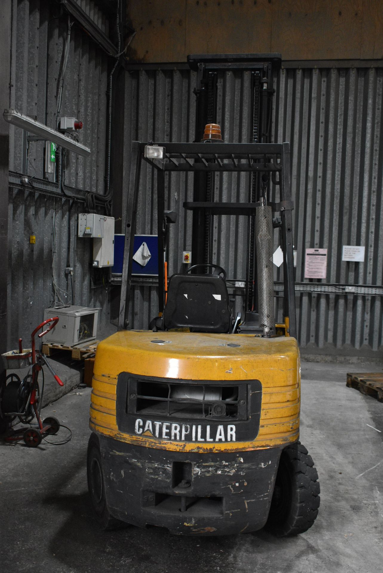 Caterpillar DP35A 3500kg rated capacity DIESEL ENGINE FORK LIFT TRUCK, serial no. 8BN10124, year - Image 2 of 11