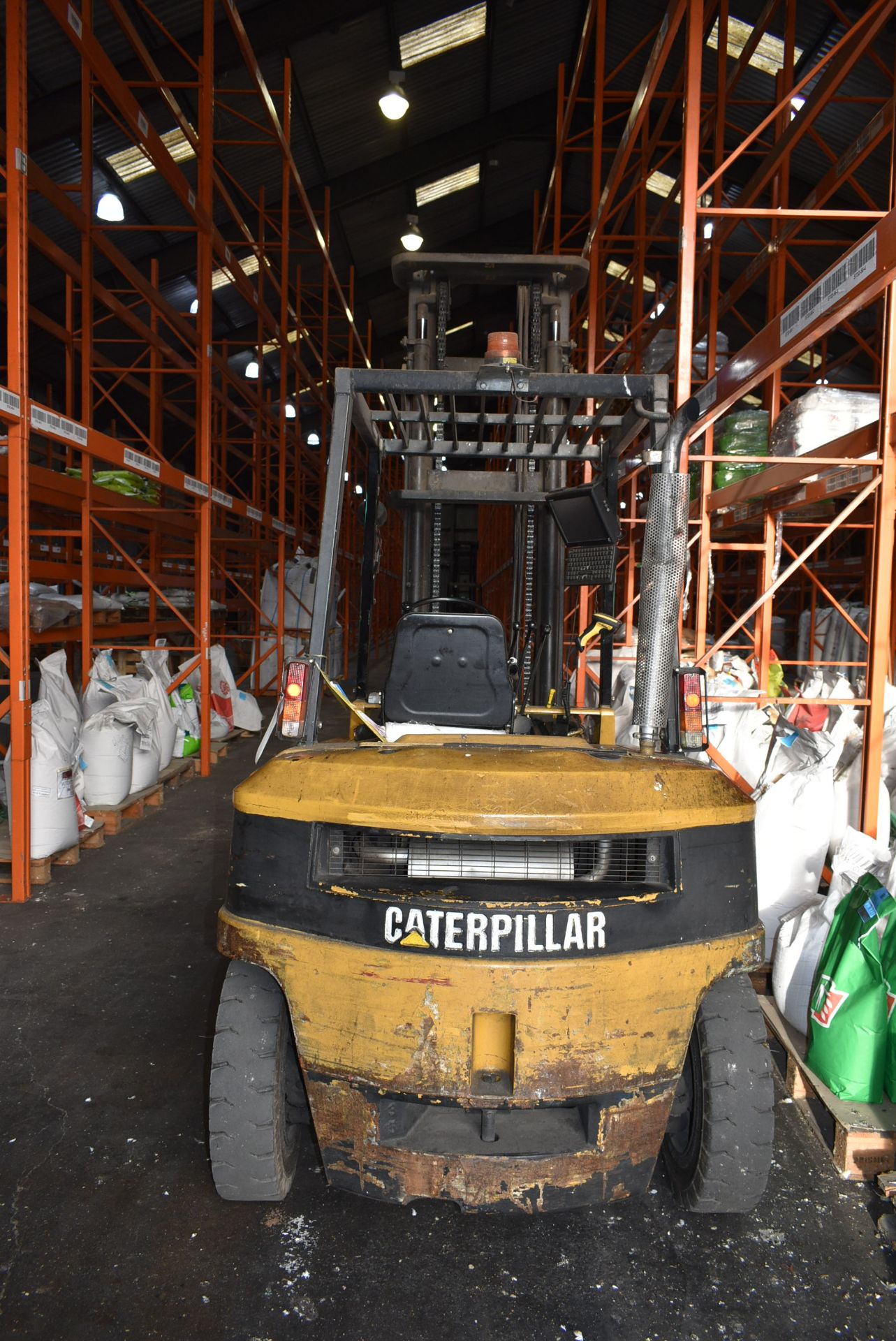 Caterpillar DP40 DIESEL ENGINE FORK LIFT TRUCK, serial no. 3CN00723, year of manufacture 1996, - Image 4 of 9