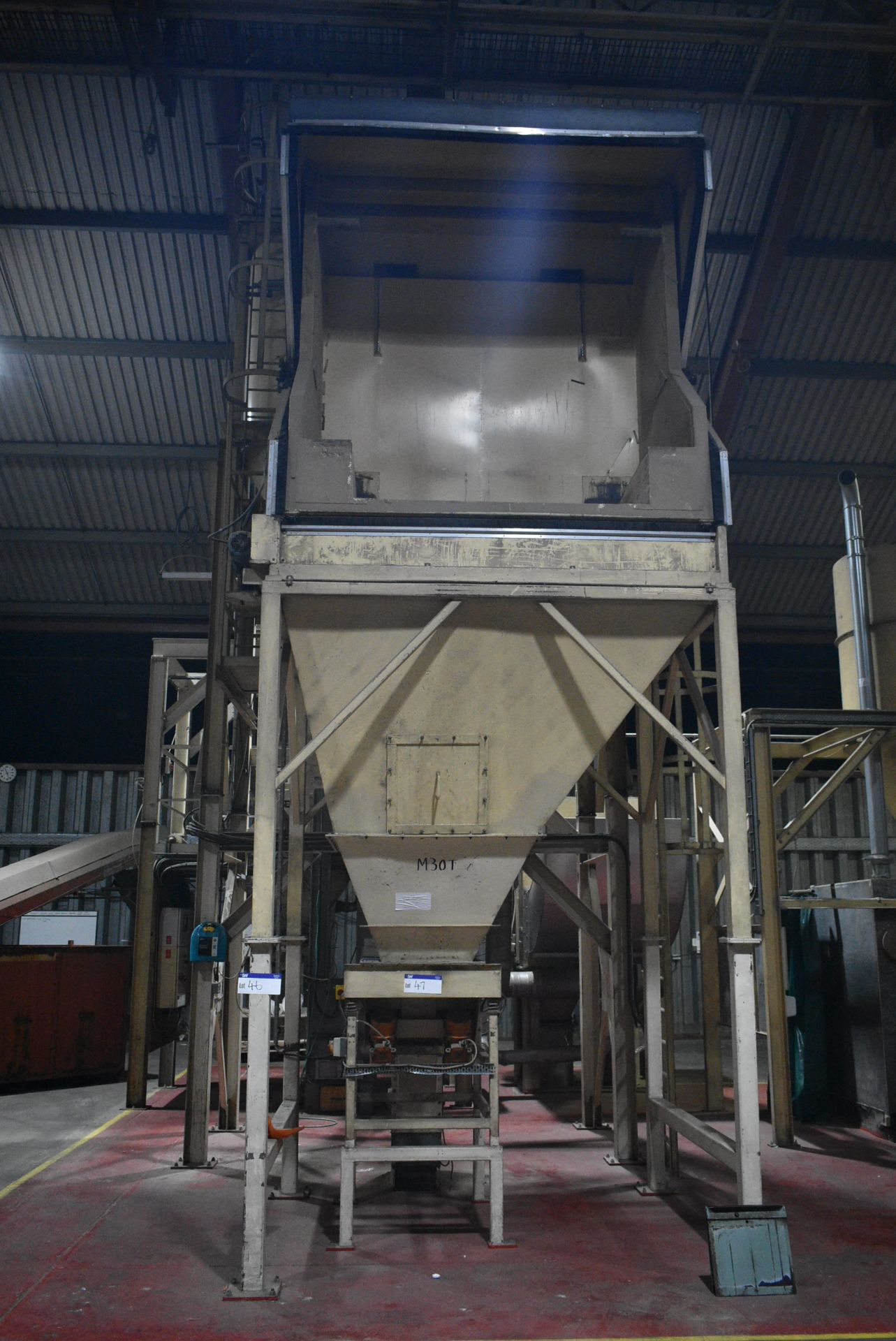 TOTE BOX TIPPLING/ UNLOADING HOPPER, approx. 2.5m