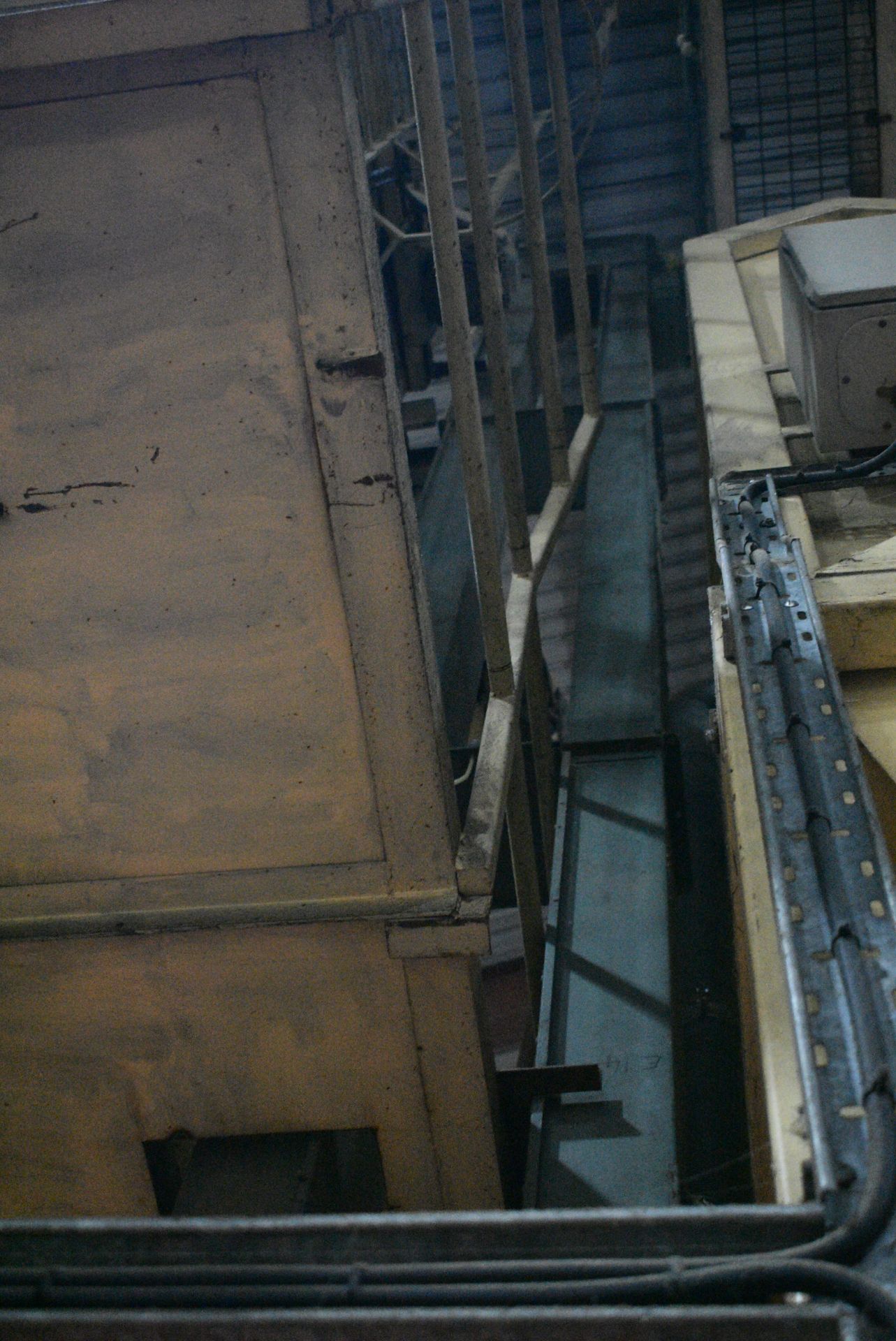 Carier BELT & BUCKET ELEVATOR, 270mm wide on leg s - Image 2 of 3