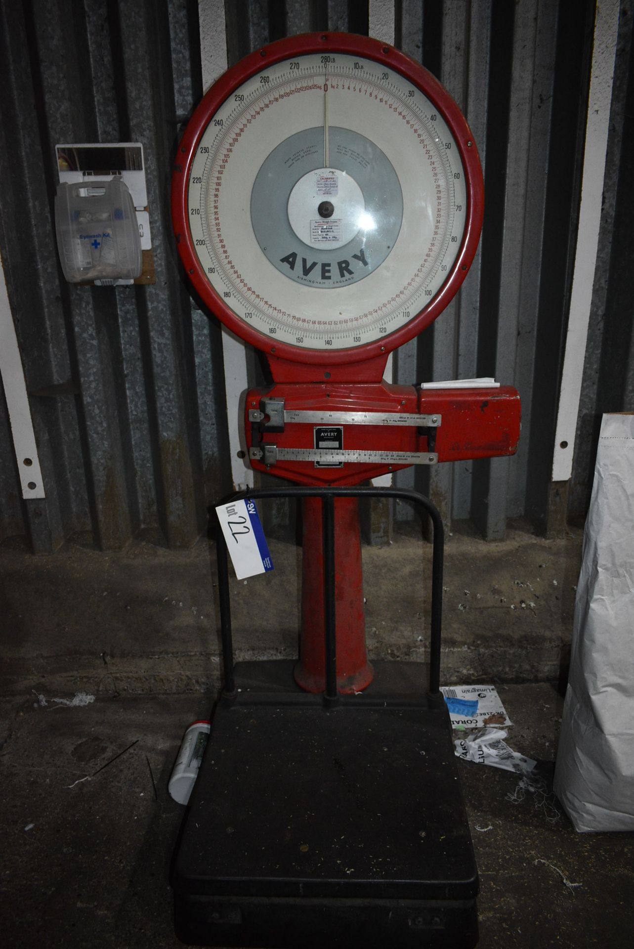 Avery 3205CLE 175kg Dial Indicating Portable Platform Weighing Machine, serial no. B651309-9 (free
