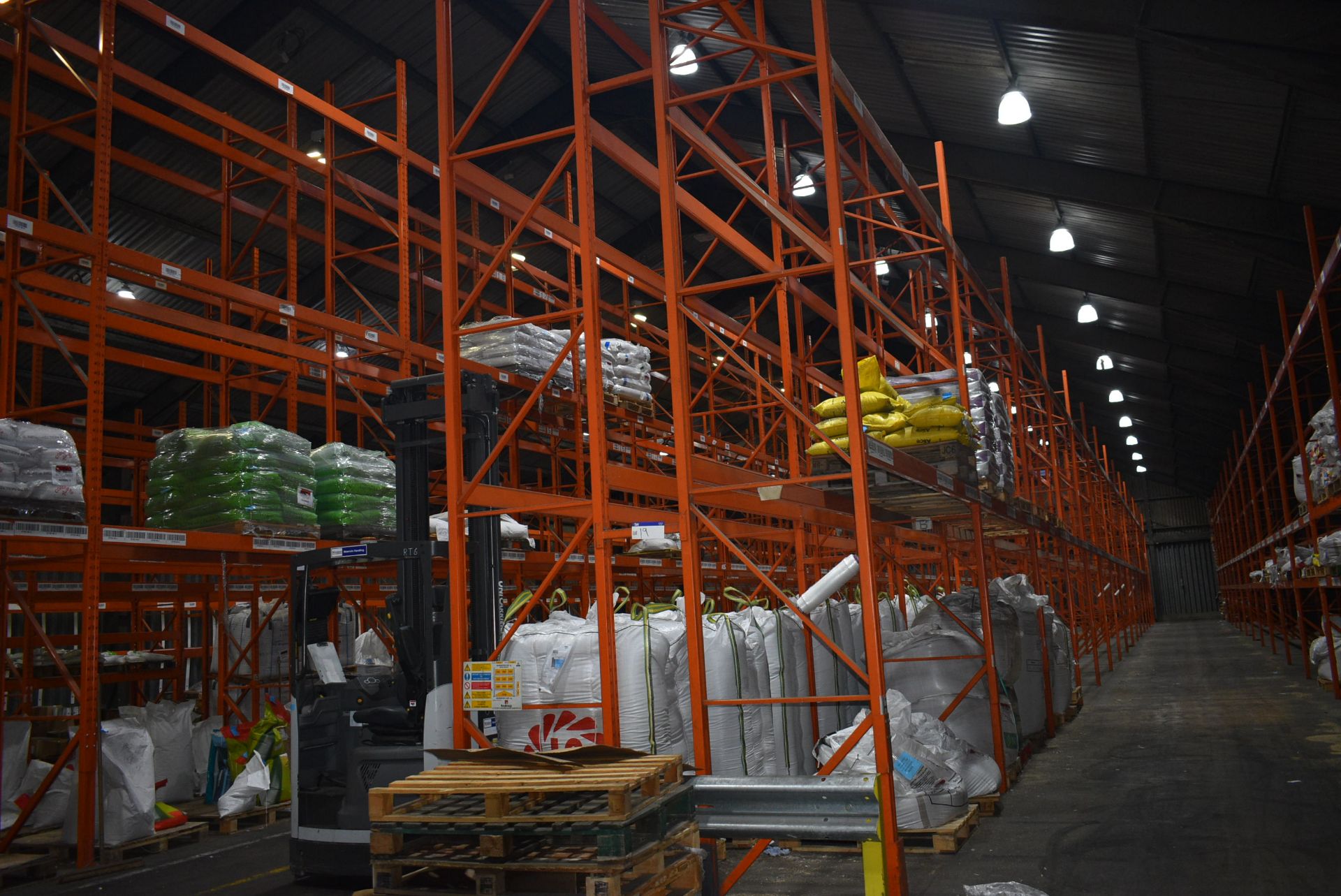 Redirack HD250 MAINLY THREE / TWO TIER DOUBLE SIDED PALLET RACK, comprising 15 bays (double sided 30 - Image 4 of 9