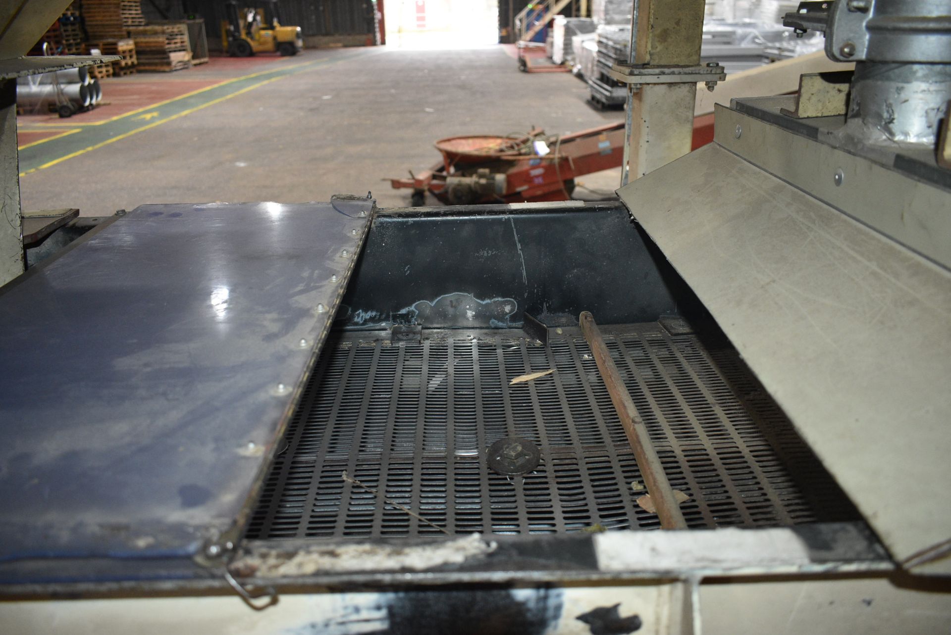 Vibratory Feed Discharge Tray, 1.3m x 650mm, with - Image 4 of 4