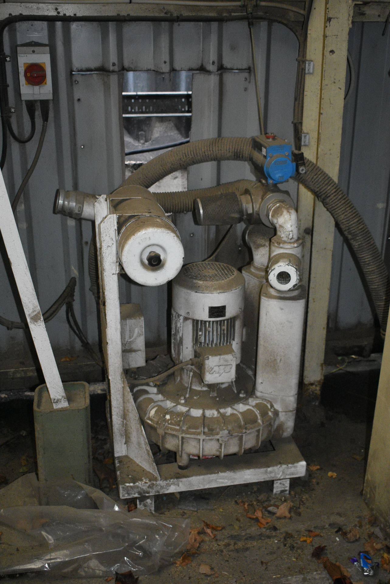 Vacuum Pump, with Jenco receiver (dismantling and free loading on to purchasers transport for this - Image 2 of 3