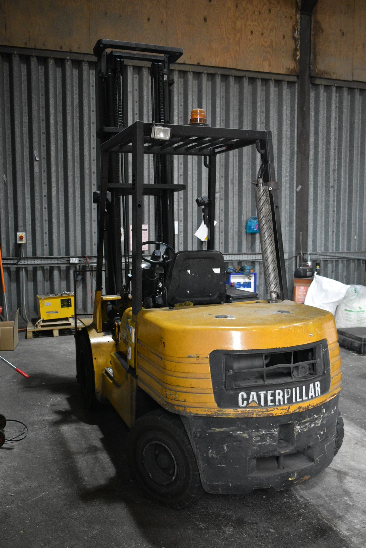 Caterpillar DP35A 3500kg rated capacity DIESEL ENGINE FORK LIFT TRUCK, serial no. 8BN10124, year - Image 3 of 11