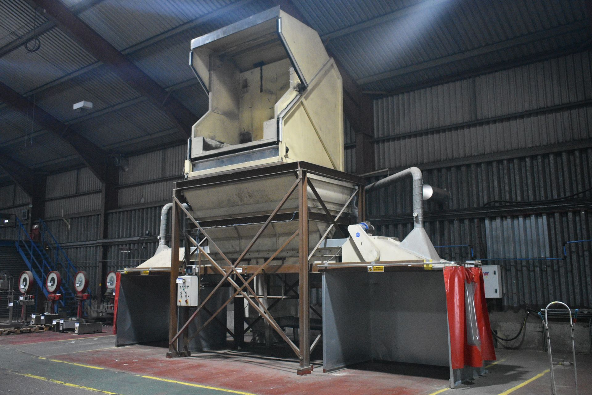 1500kg capacity LOSS IN WEIGHT WEIGHER, approx. 8.5m x 2.2m x 6.8m total footprint, with bin tippler - Image 2 of 7