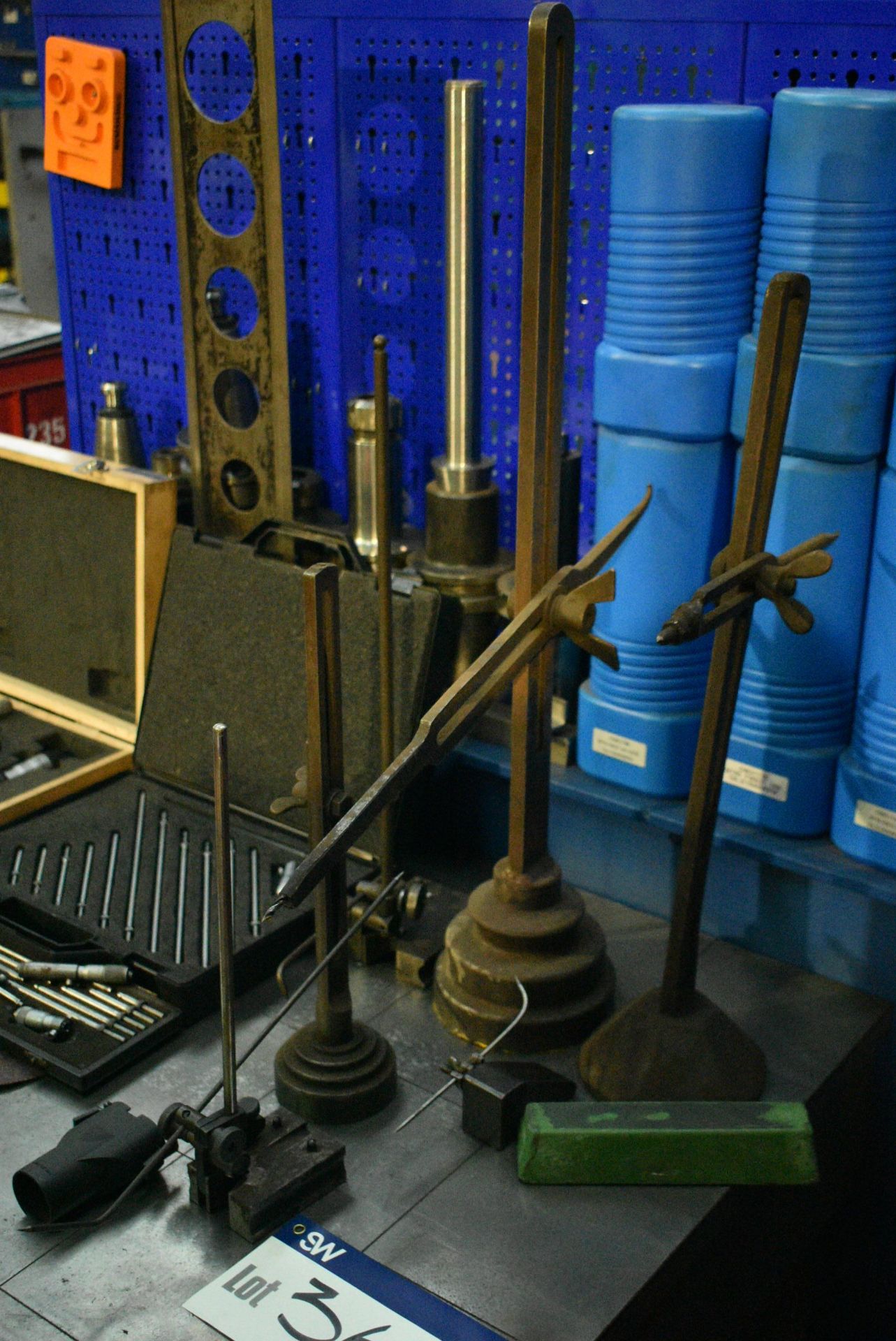 Assorted Stands, as set out