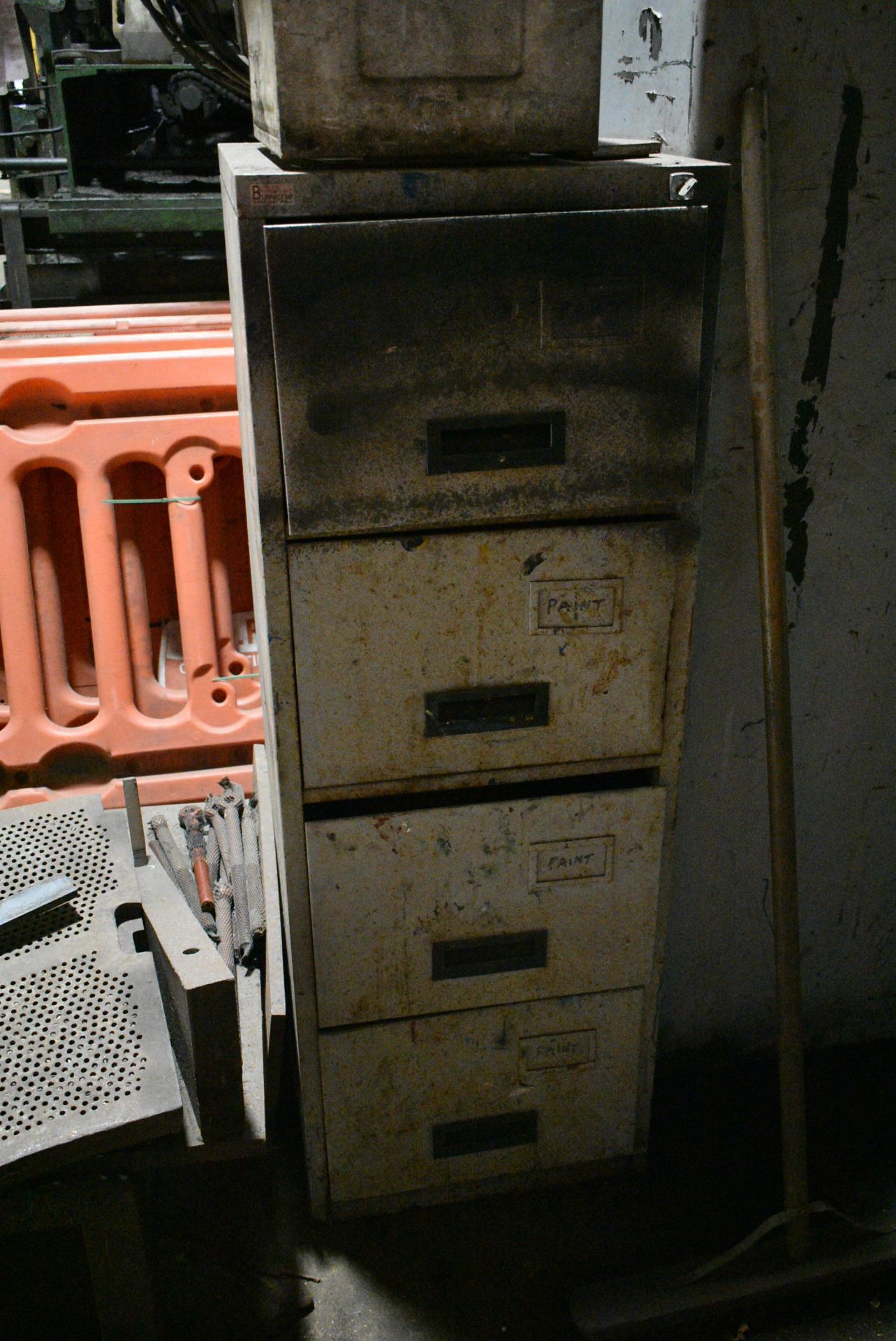 Double Door Cupboard, with contents - Image 4 of 5