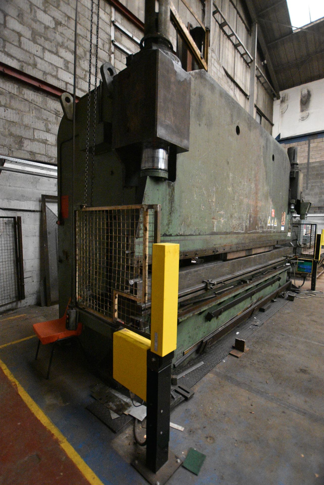 Pearson 5562mm x 400 tonne BRAKE PRESS, machine no - Image 4 of 7