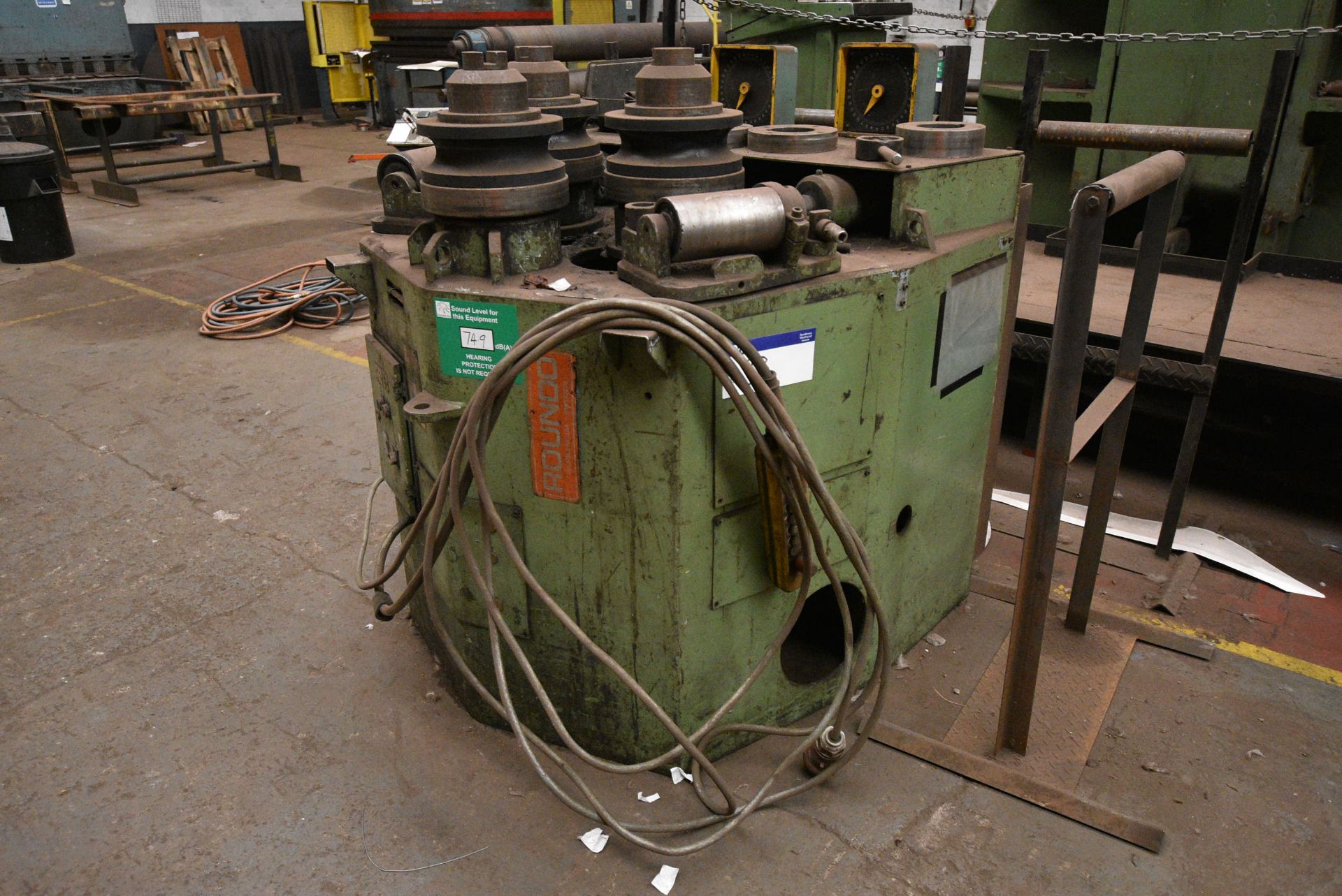 Roundo R4 POWERED SECTION BENDING MACHINE, machine