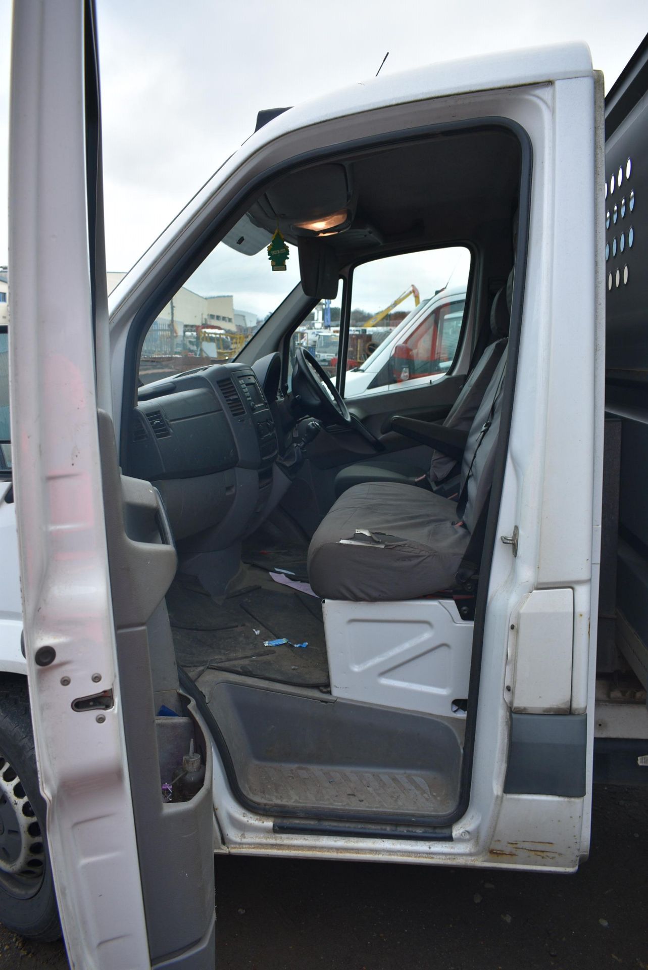 Volkswagen CRAFTER CR35 TDi DIESEL DROPSIDE TRUCK, - Image 8 of 11