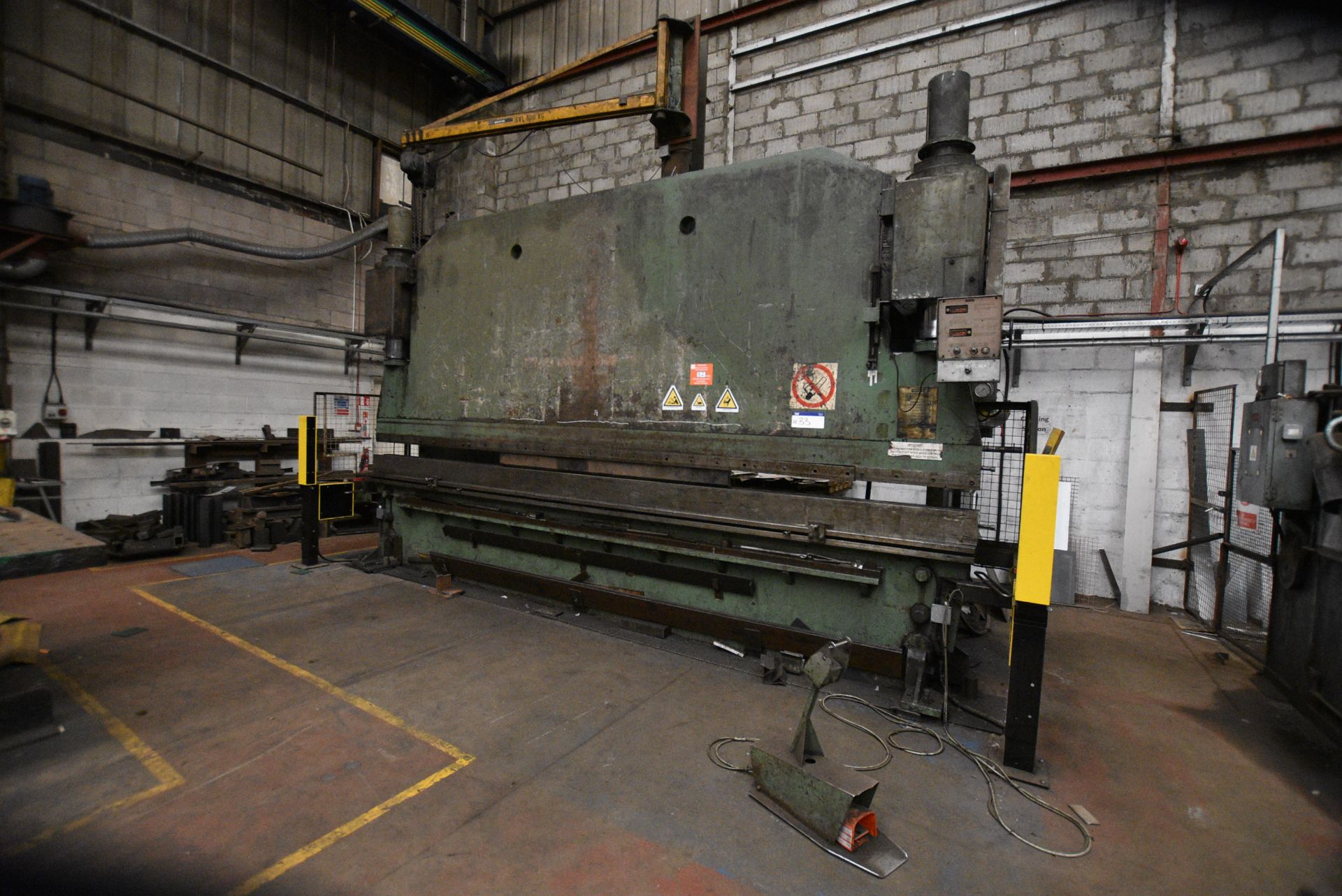 Pearson 5562mm x 400 tonne BRAKE PRESS, machine no - Image 2 of 7