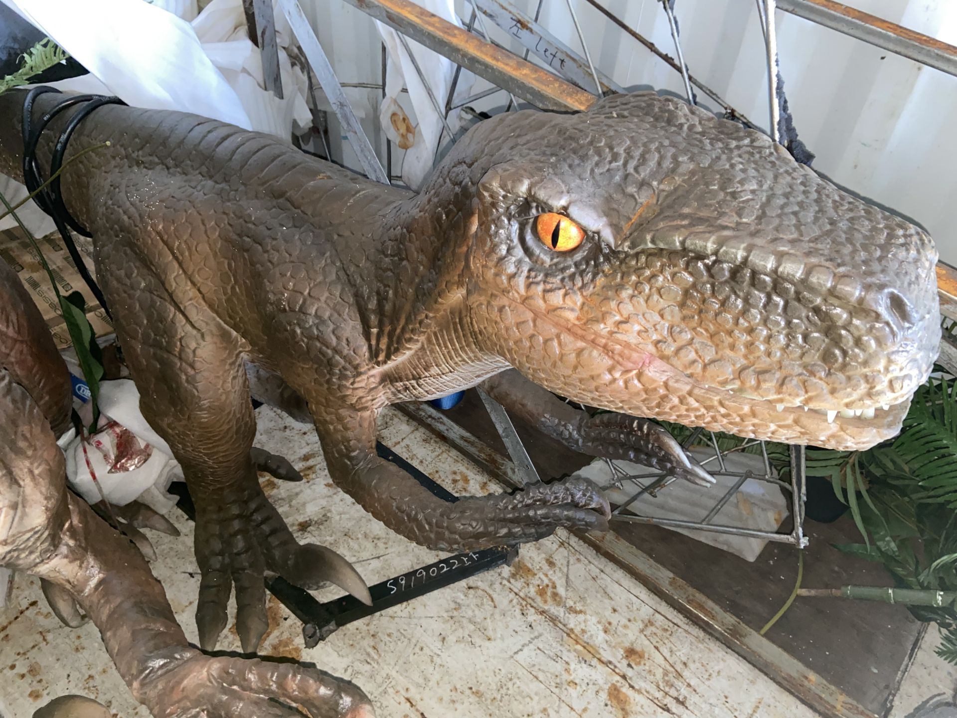 ANIMATRONIC VELOCIRAPTOR by Sanhe Robot, track no.