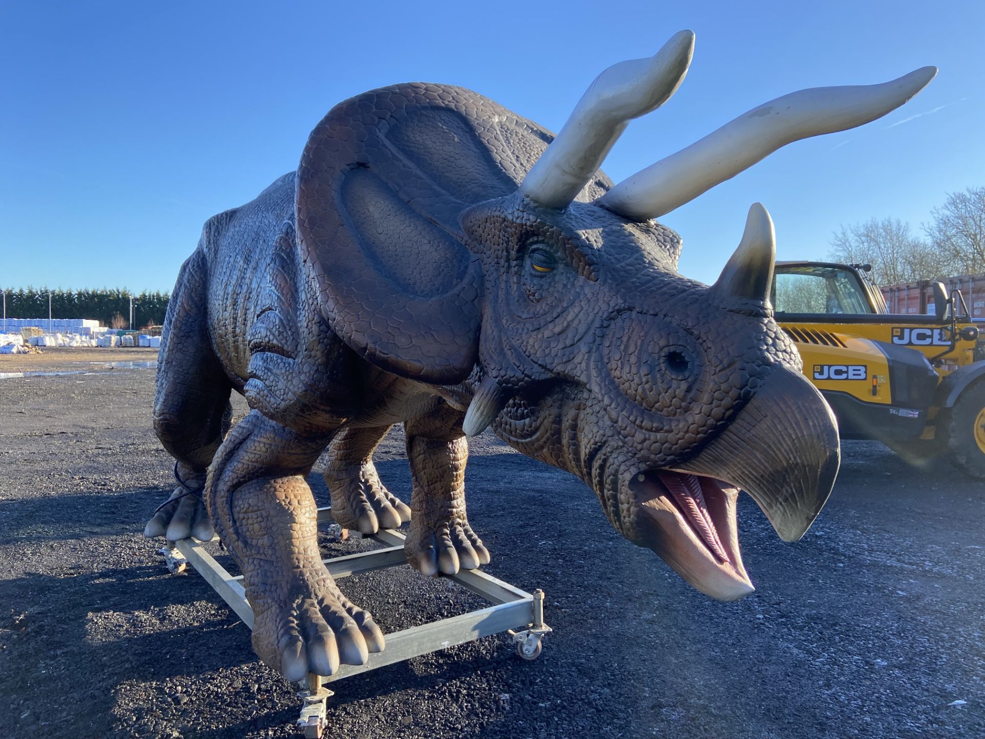 ANIMATRONIC TRICERATOPS by Sanhe Robot, track no. - Image 2 of 13