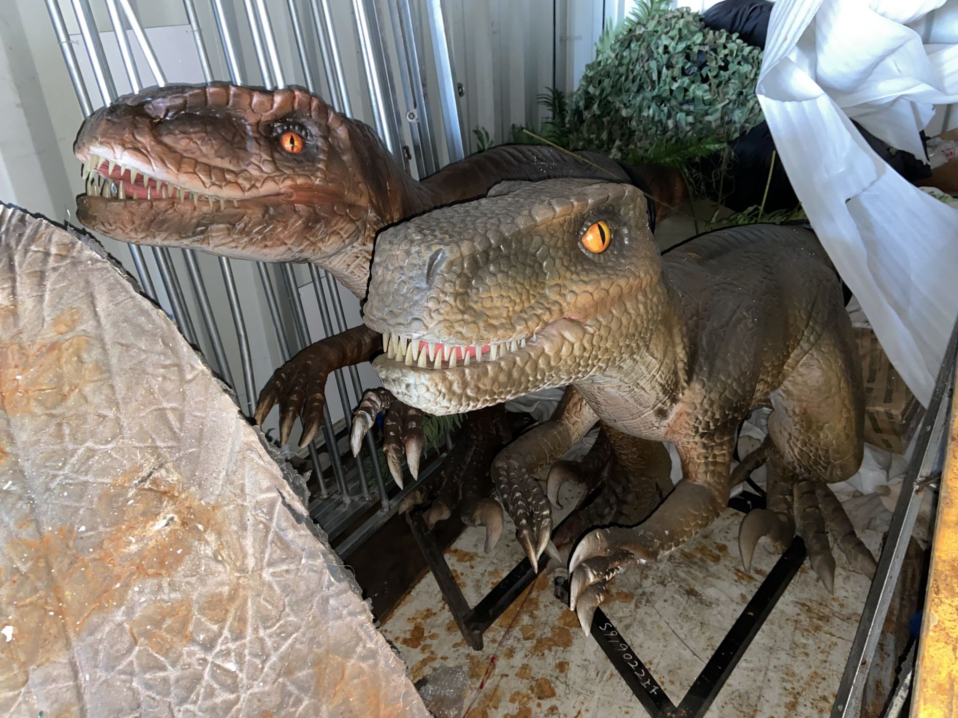 ANIMATRONIC VELOCIRAPTOR by Sanhe Robot, track no. - Image 2 of 2