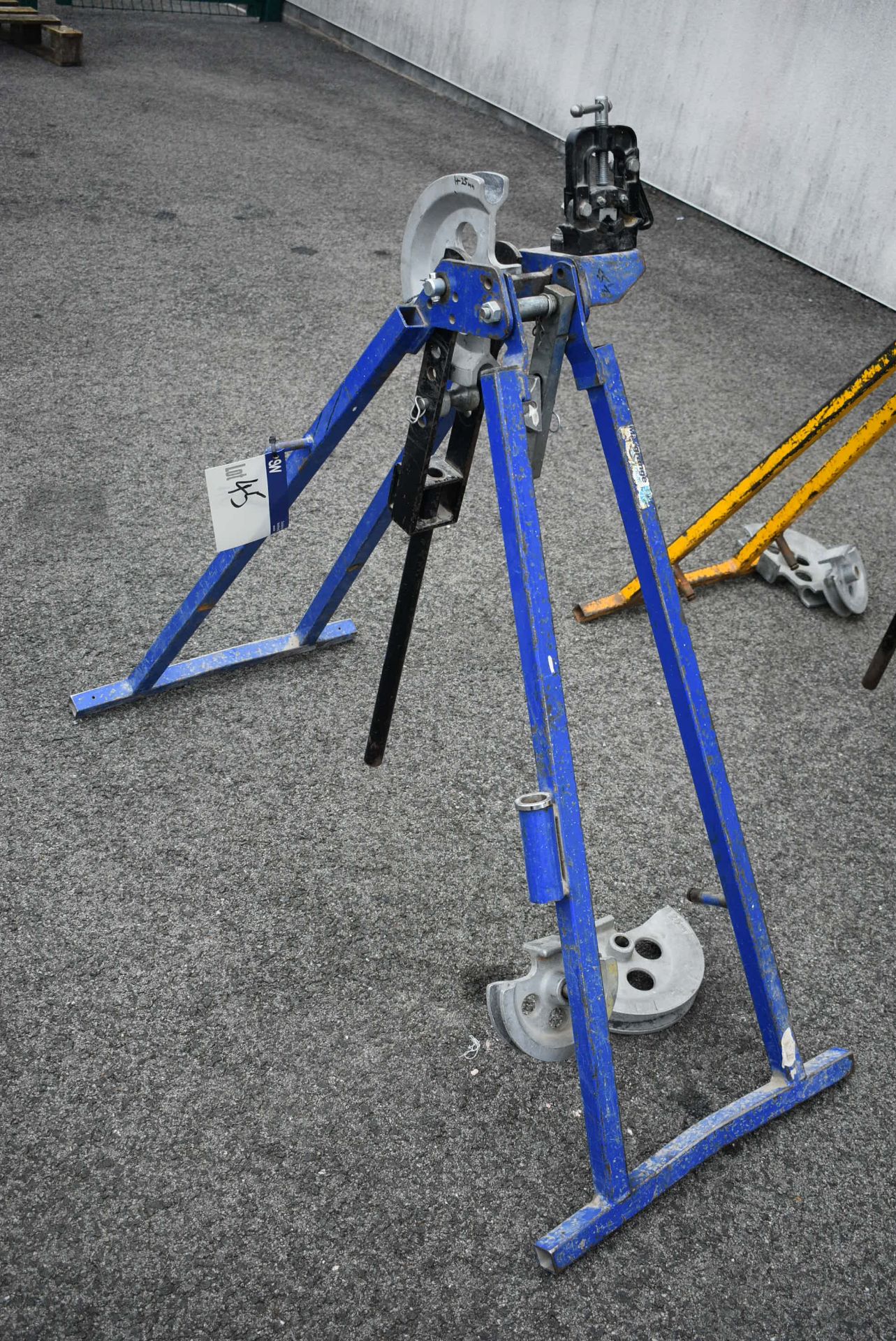 Pipe Bending Stand & Vice, with former as fitted and two spare formersPlease read the following