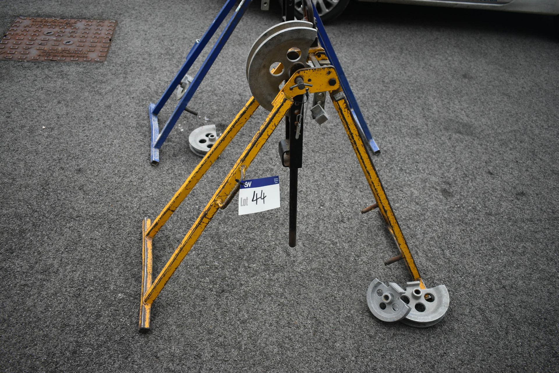 Pipe Bending Stand & Vice, with former as fitted and two spare formersPlease read the following
