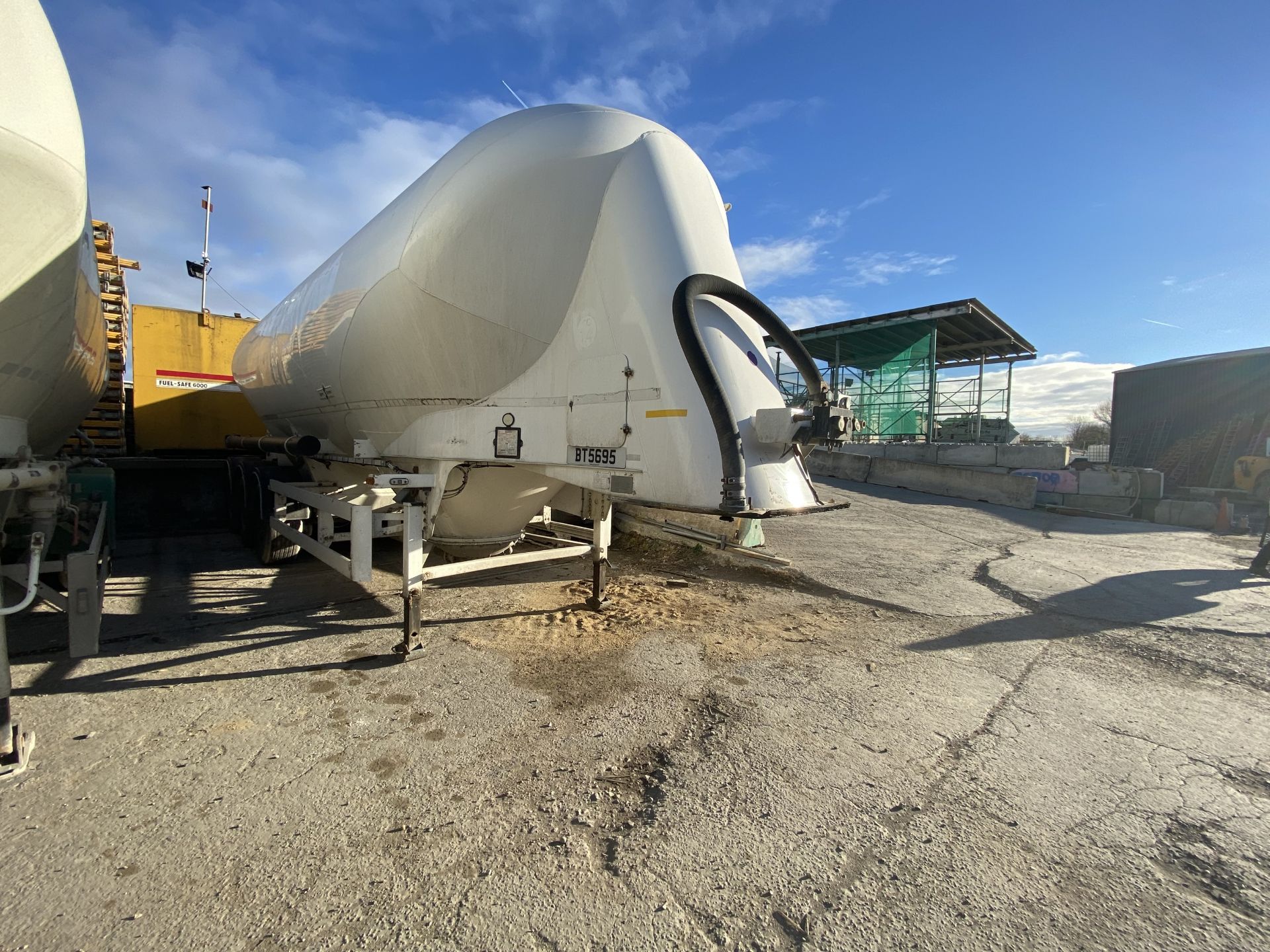 Spitzer Eurovac 37m3 Pot Belly Triaxle Tanker Trailer, serial no. FSF 1475, date of manufacture - Image 2 of 10