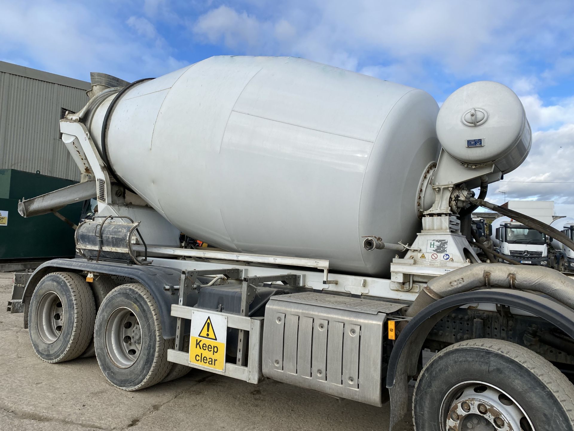 Mercedes Benz AROCS 3236 8x4 8m³ Concrete Mixer Truck, registration no. YJ18 TBZ, chassis no. - Image 5 of 8