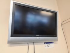 Grundig Lenaro Wall Mounted HD TelevisionPlease read the following important notes:- Collections