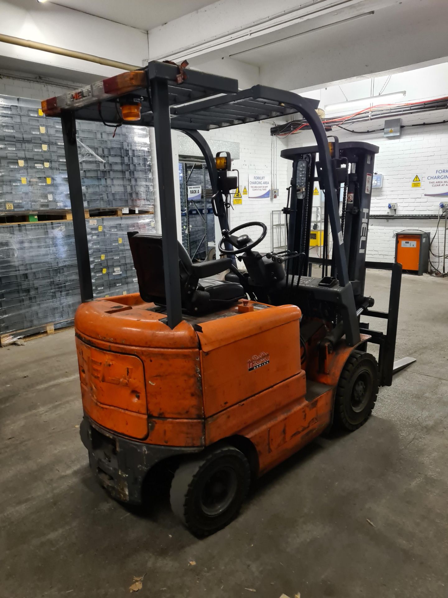 Heli HFB15 Electric Forklift, serial no. C7084, SWL 1500kg, lift height 3m, indicated hours 4667. - Image 2 of 6