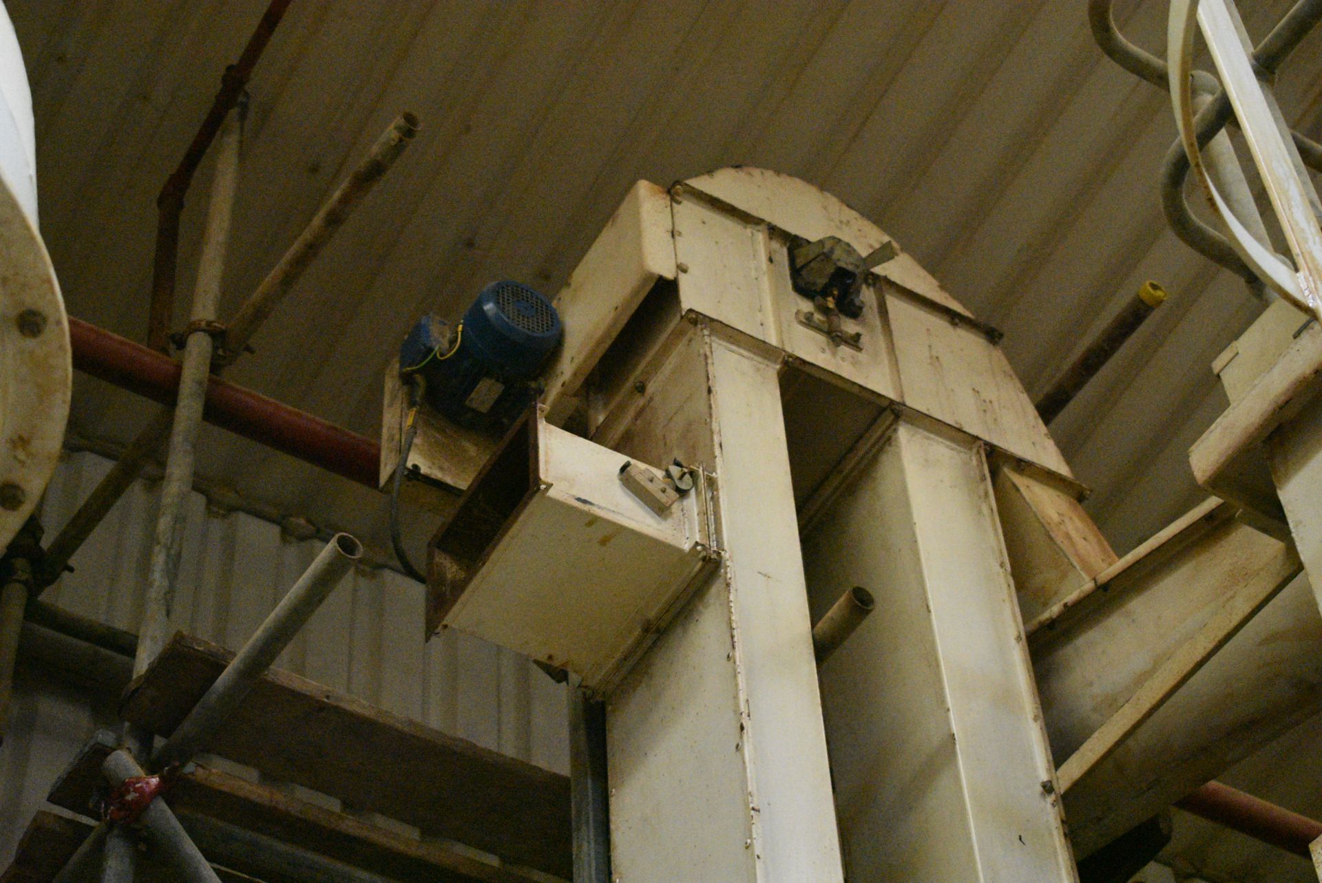 Belt & Bucket Elevator, 300mm wide on leg section, - Image 3 of 4