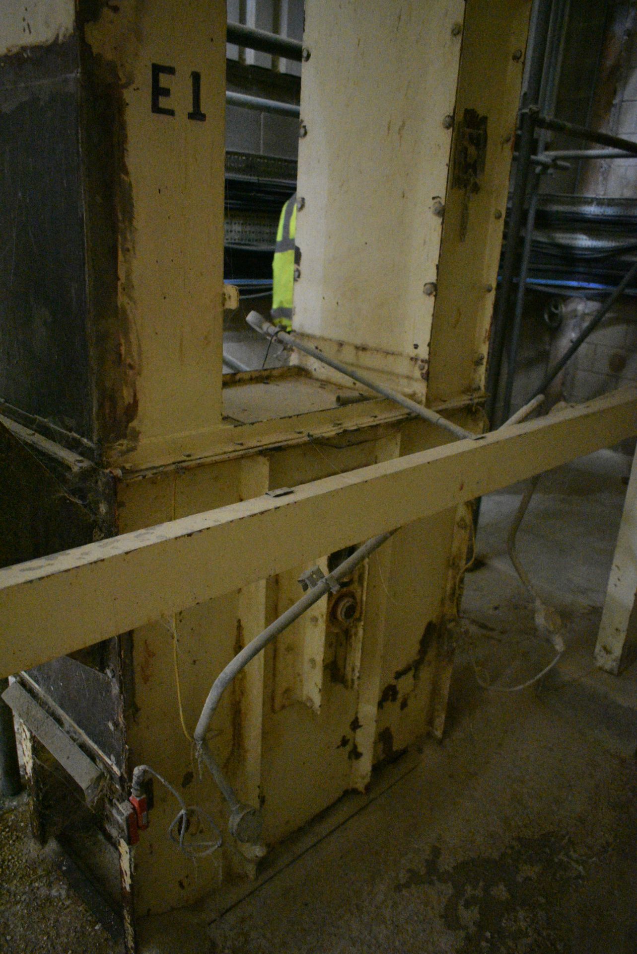 Belt & Bucket Elevator, approx. 400mm wide on leg - Image 4 of 6