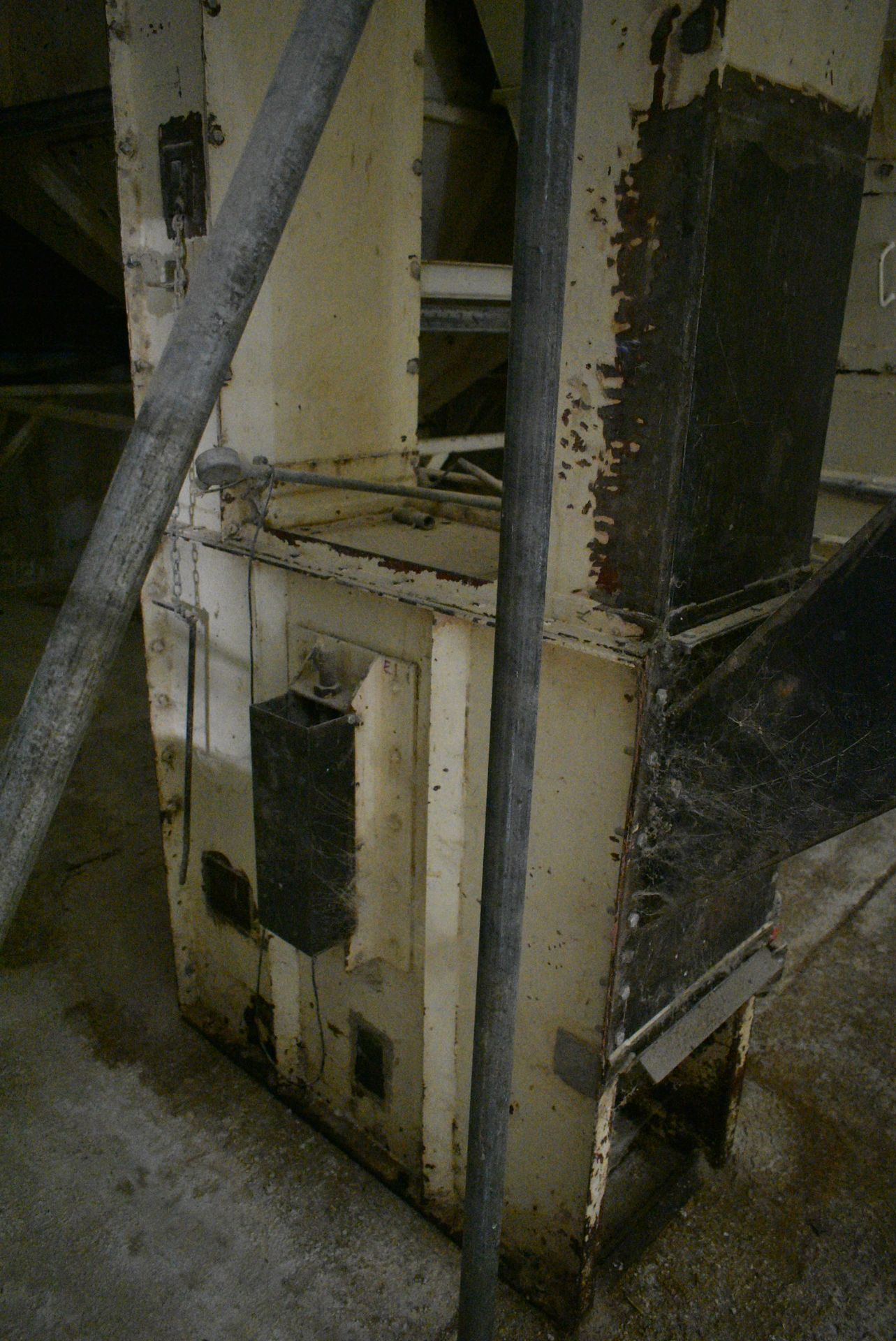 Belt & Bucket Elevator, approx. 400mm wide on leg - Image 3 of 6