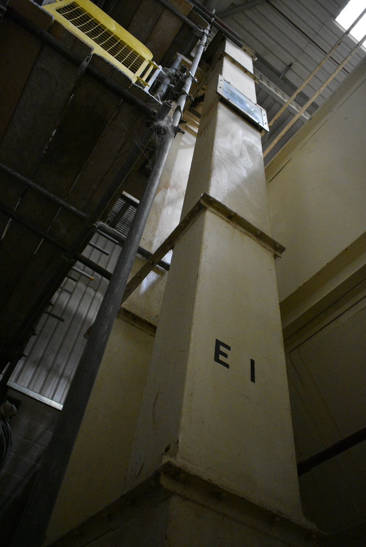 Belt & Bucket Elevator, approx. 400mm wide on leg - Image 2 of 6