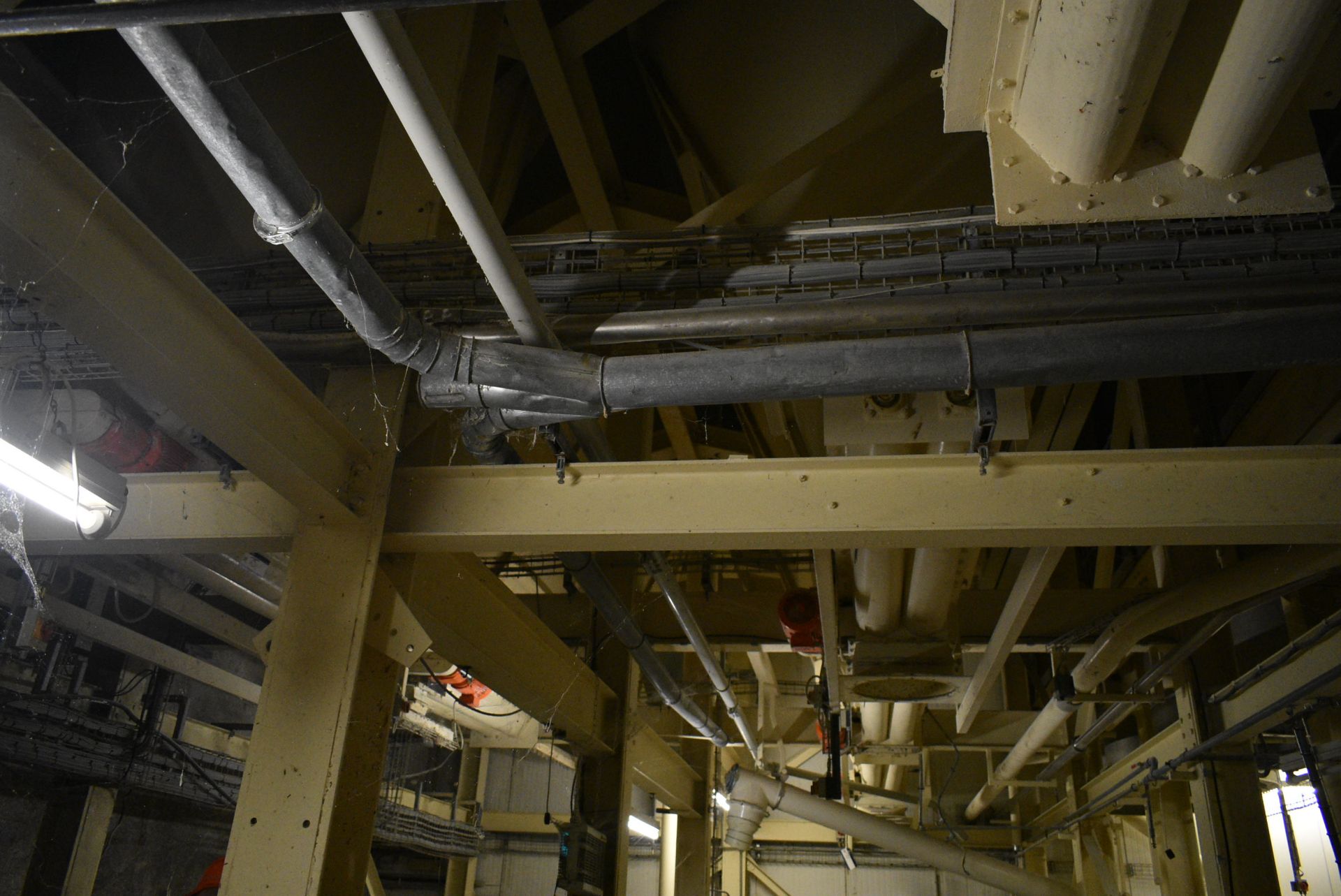 NEST OF TEN X 35 TONNE FLOUR STORAGE SILOS, each bin approx. 2.5m dia. x approx. 11m deep on - Image 6 of 18