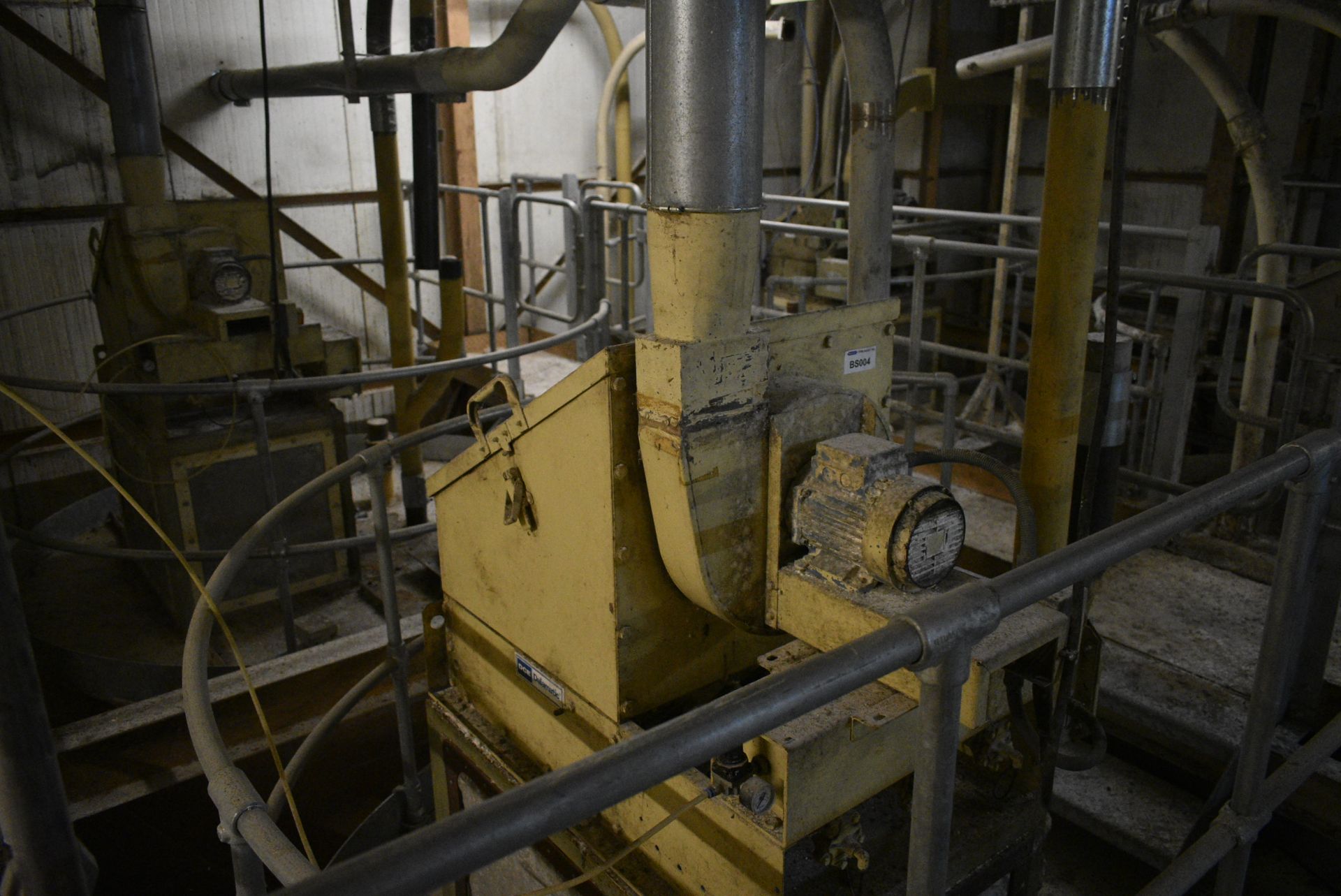 NEST OF TEN X 35 TONNE FLOUR STORAGE SILOS, each bin approx. 2.5m dia. x approx. 11m deep on - Image 18 of 18