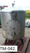 Grundy 800L Tank, with bolted side panel stainless steel, on legs and has got a pressure rating (
