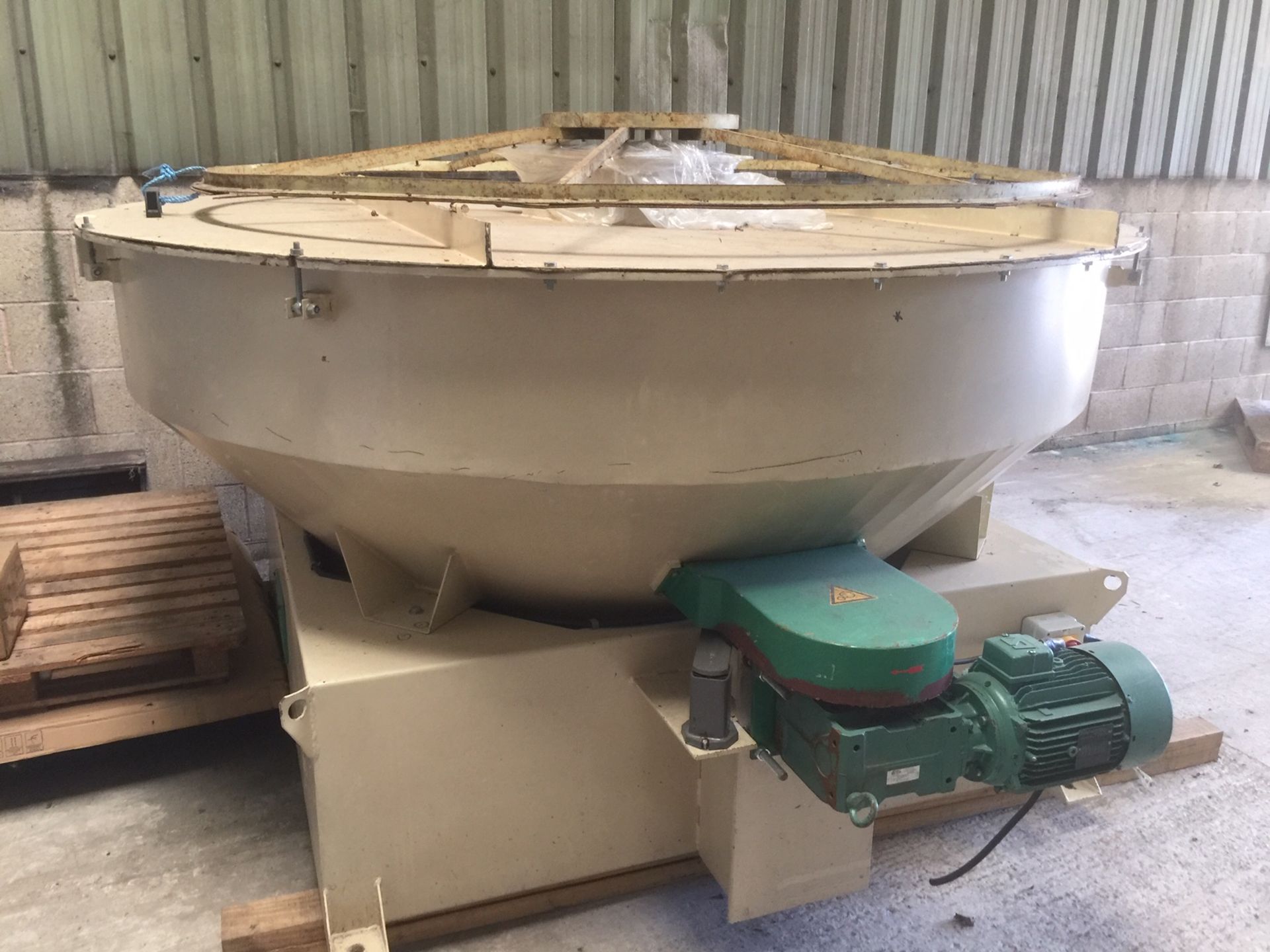 PTN SR200E Super Rotor Sifter, sifting chamber, with screen deck, outlet for fines and product - Image 2 of 3