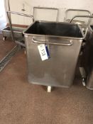 300L Tote Bin, item located in Bury St Edmunds, lift out charge - £10 (please note - the lift out