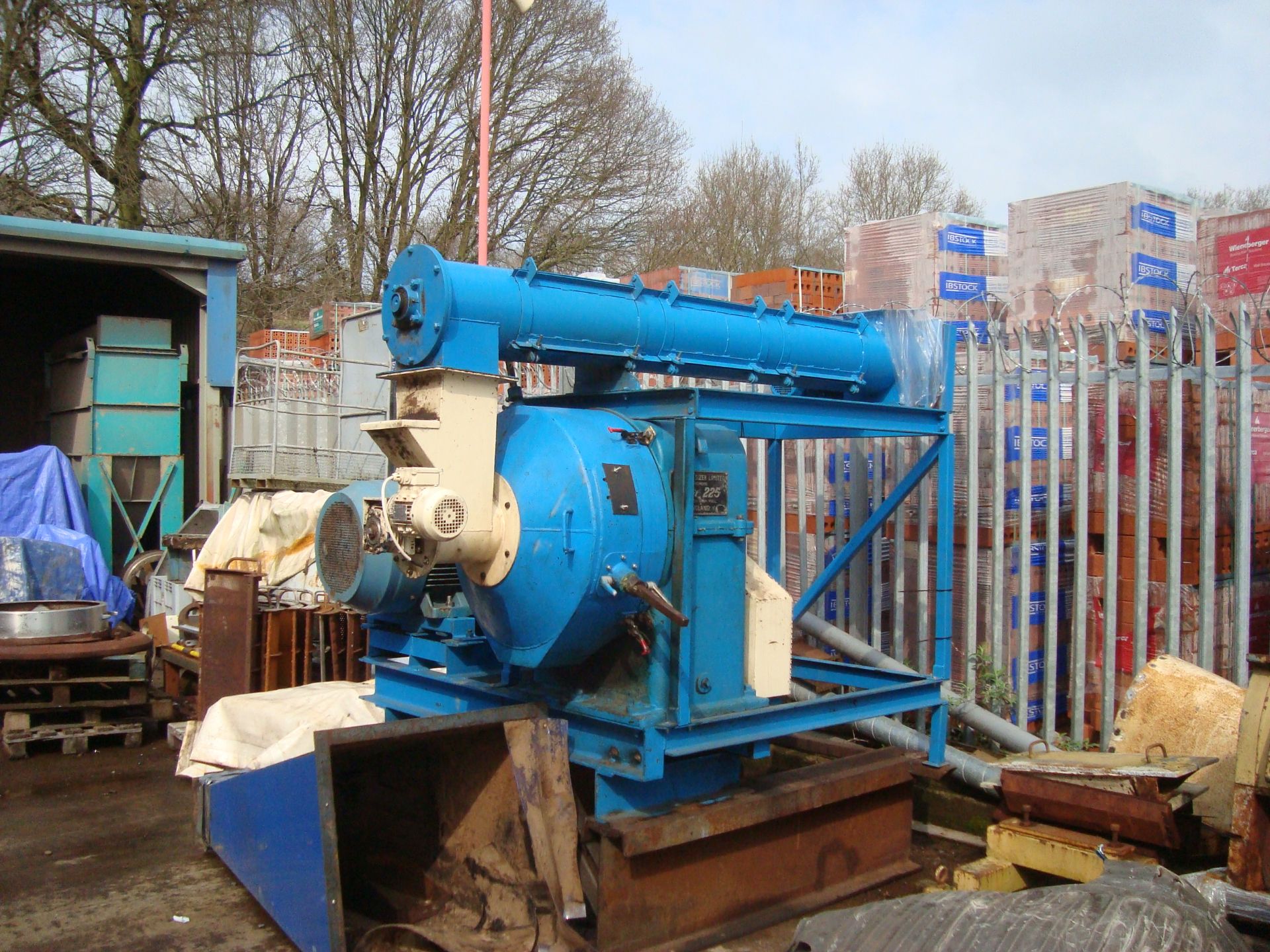 Orbit 225-175 Pellet Press, c/w conditioner, force feeder, mounted on a self-contained frame ( - Image 3 of 4