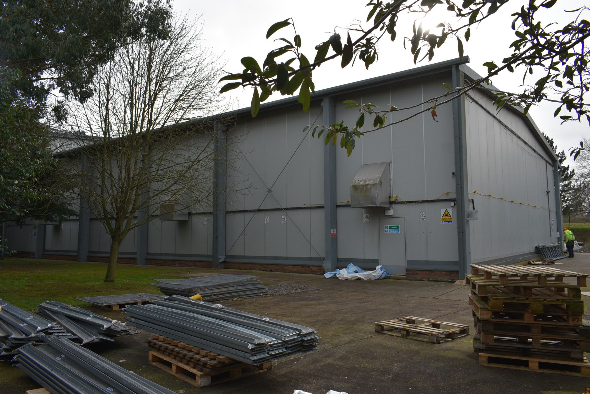 STEEL PORTAL FRAMED WAREHOUSE BUILDING, approx. 70m x 22m x 6.6m eaves height, with insulated