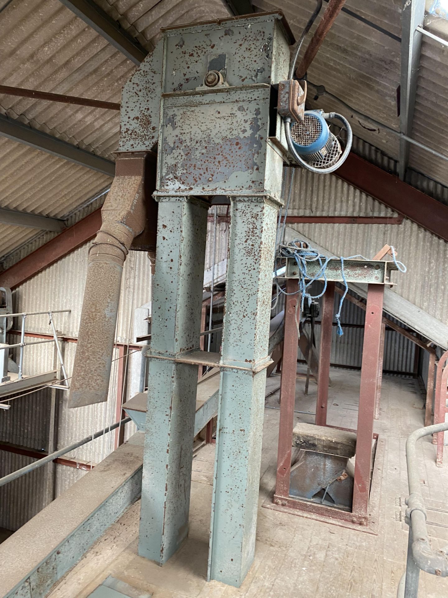 Carier Twin Belt & Bucket Elevator, 270mm wide on leg casing, approx 10.5m high, with electric motor - Image 5 of 6