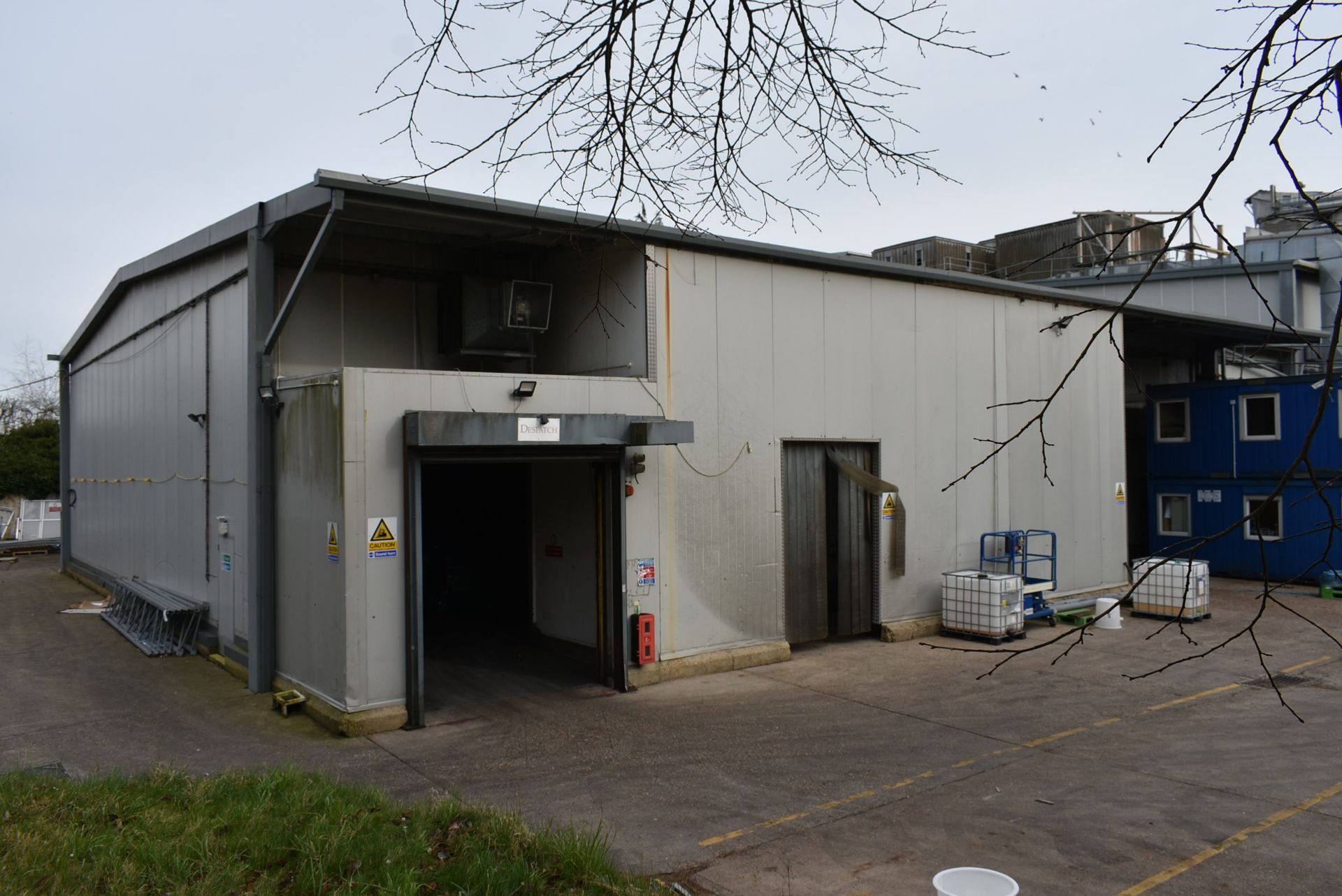 STEEL PORTAL FRAMED WAREHOUSE BUILDING, approx. 70m x 22m x 6.6m eaves height, with insulated - Image 4 of 8