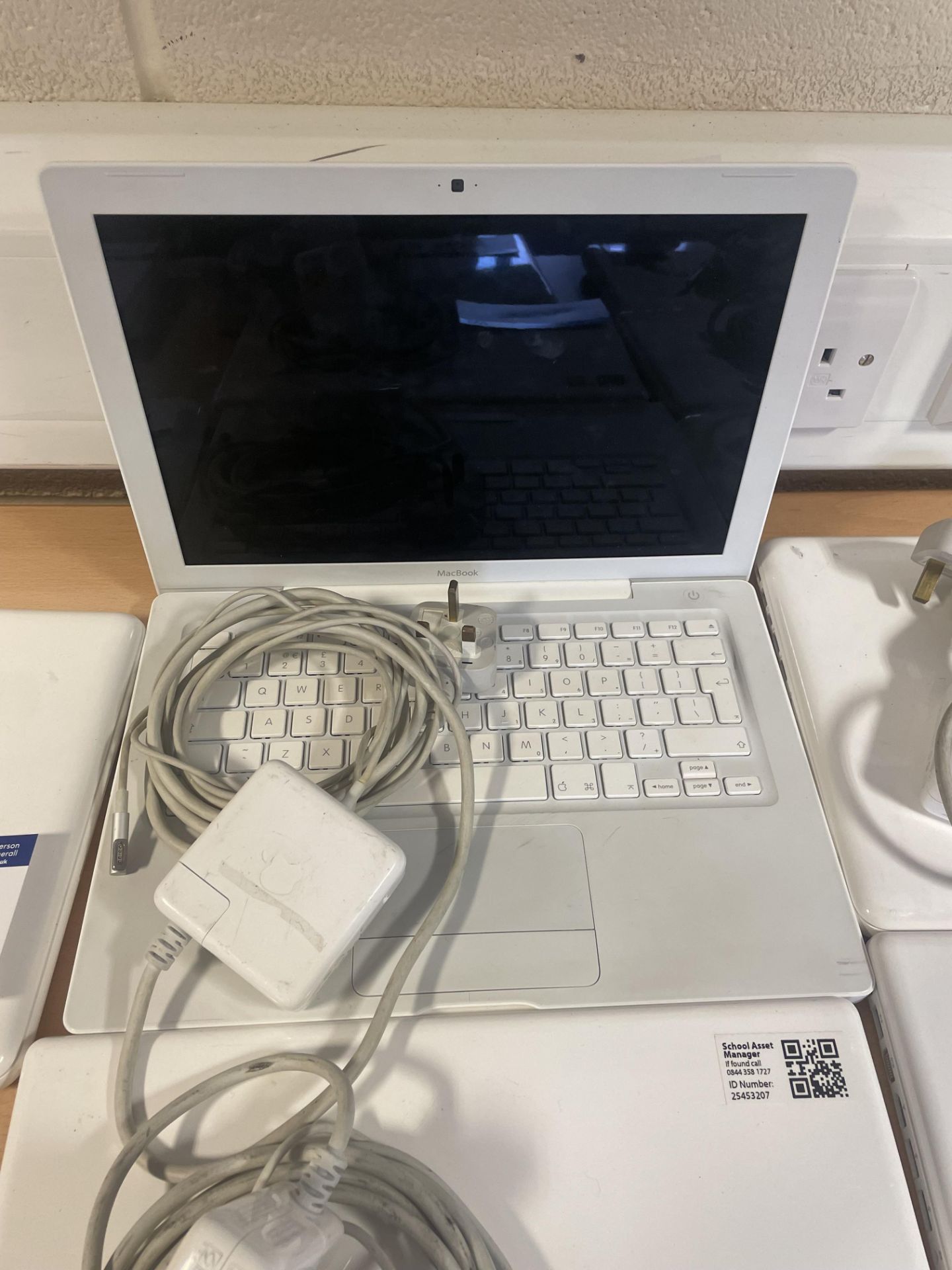 Apple MacBook, model no. A1181, (hard disk formatt - Image 2 of 2