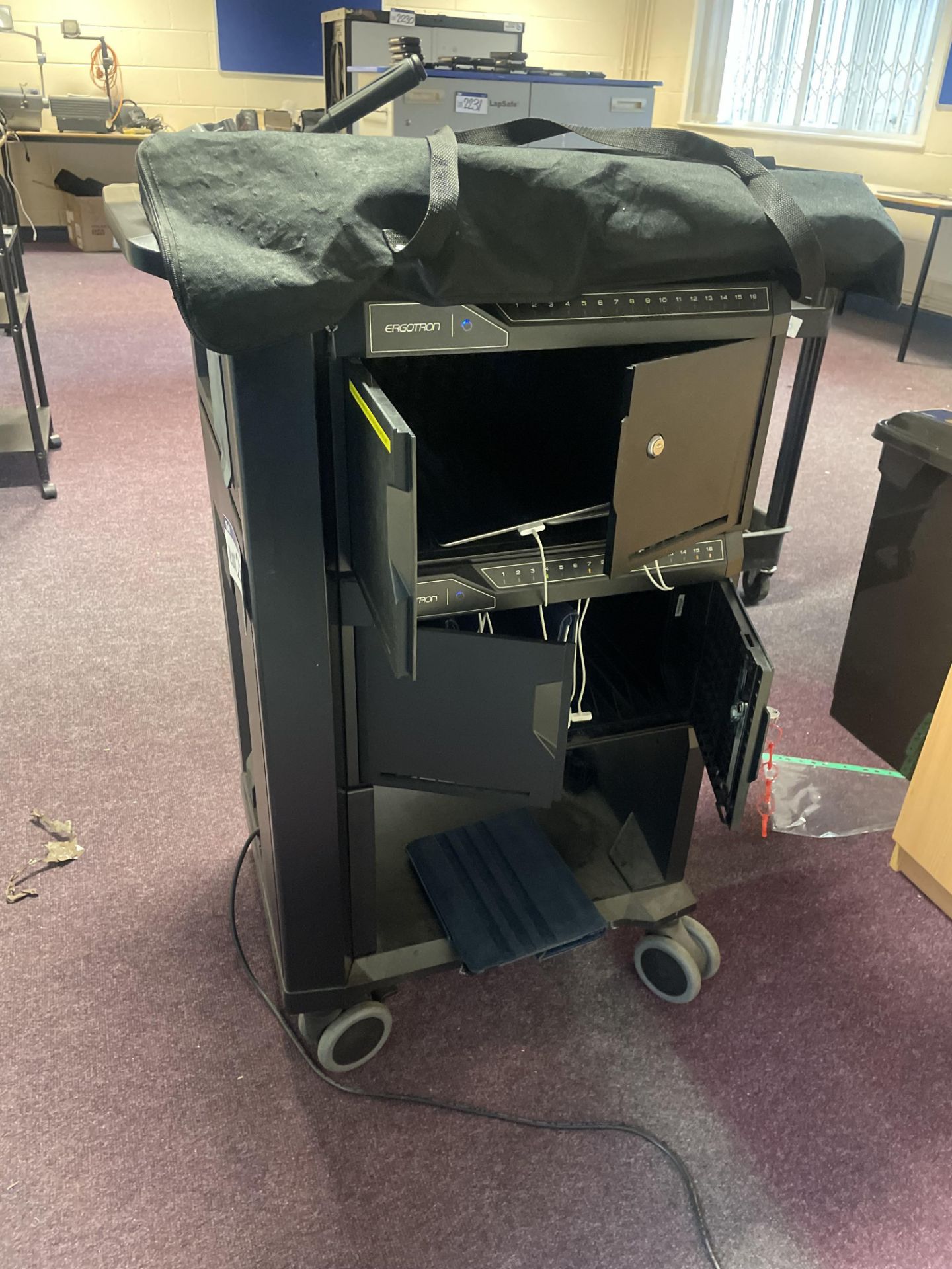 Ergotron Tablet Management Cart (Room 601)