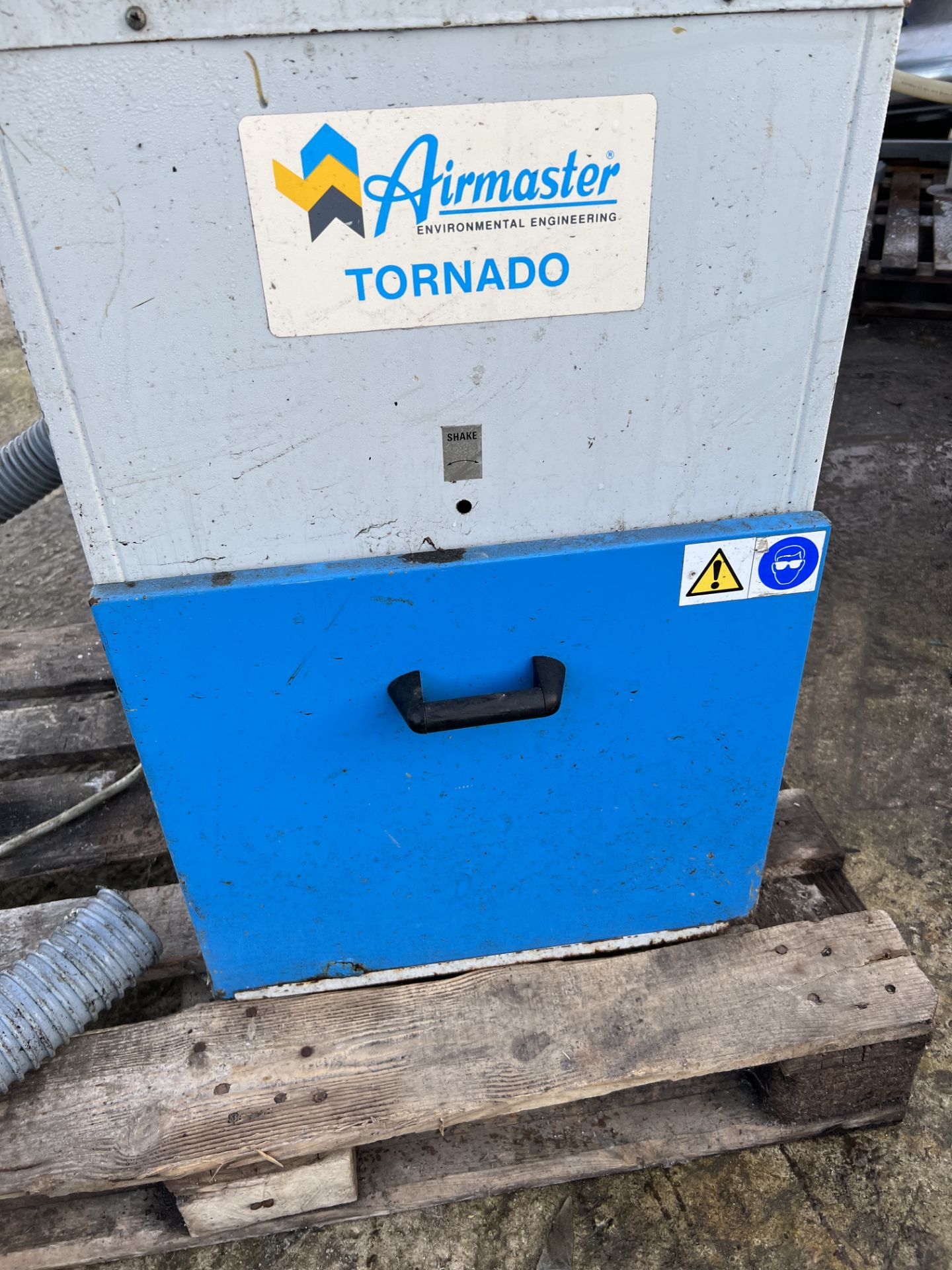 Airmaster Tornado Dust Unit, serial no. 981192730,