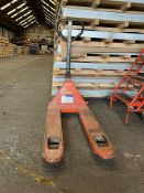 Linde 2000kg Cap Hand Hydraulic Pallet Truck, serial no. 2030092, year of manufacture 2003, 1000mm