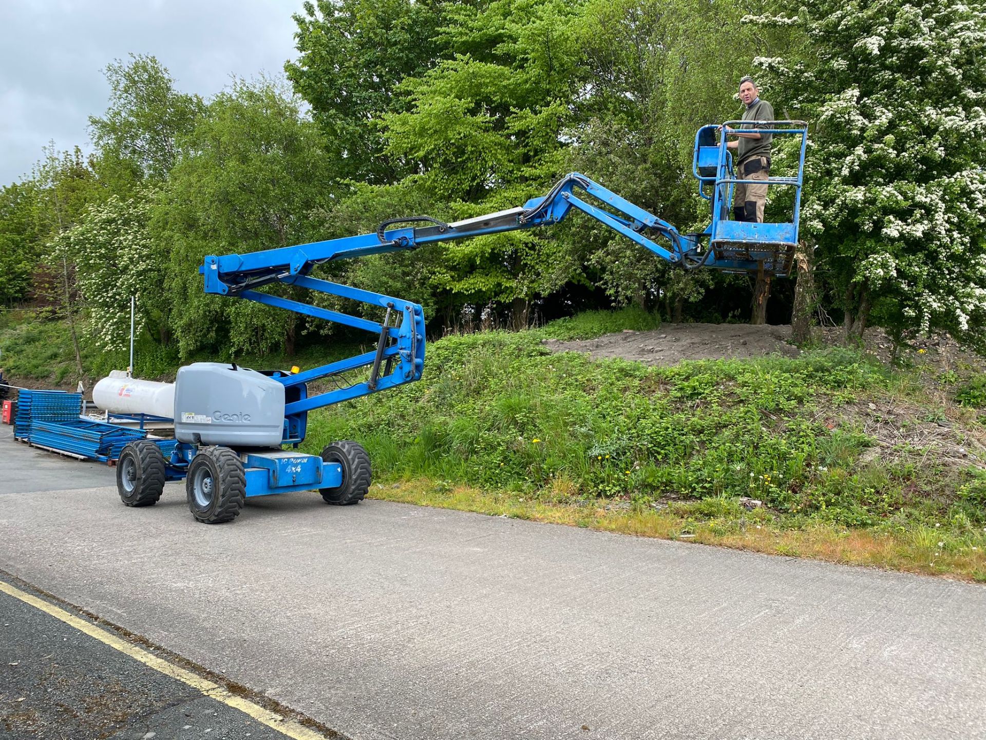 Genie Z4525 227KG CAP MOBILE DIESEL ARTICULATING BOOM LIFT/ ELEVATING WORK ACCESS PLATFORM MEWP - Image 4 of 6