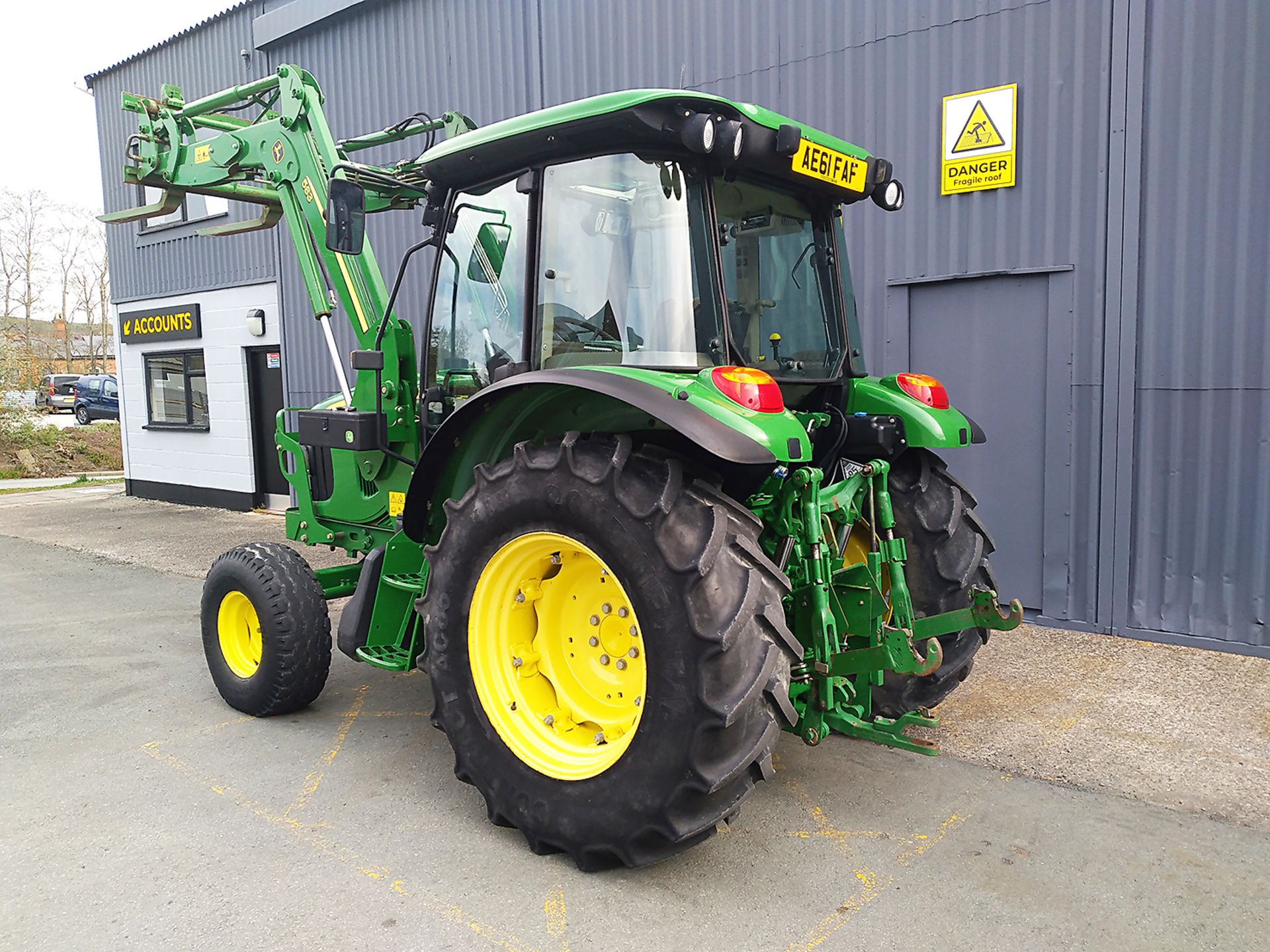 John Deere 5080 M AGRICULTURAL TRACTOR, registration no. AE61 FAF, identification no. - Image 6 of 11