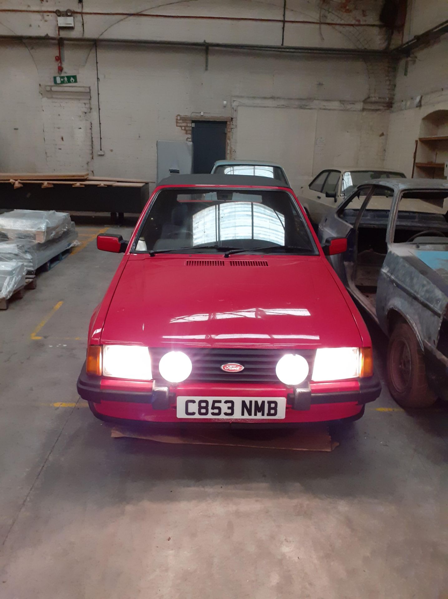 Ford Escort 1.6i Cabriolet, (1986), vendors comments - runs drives good condition, some spare - Image 3 of 26