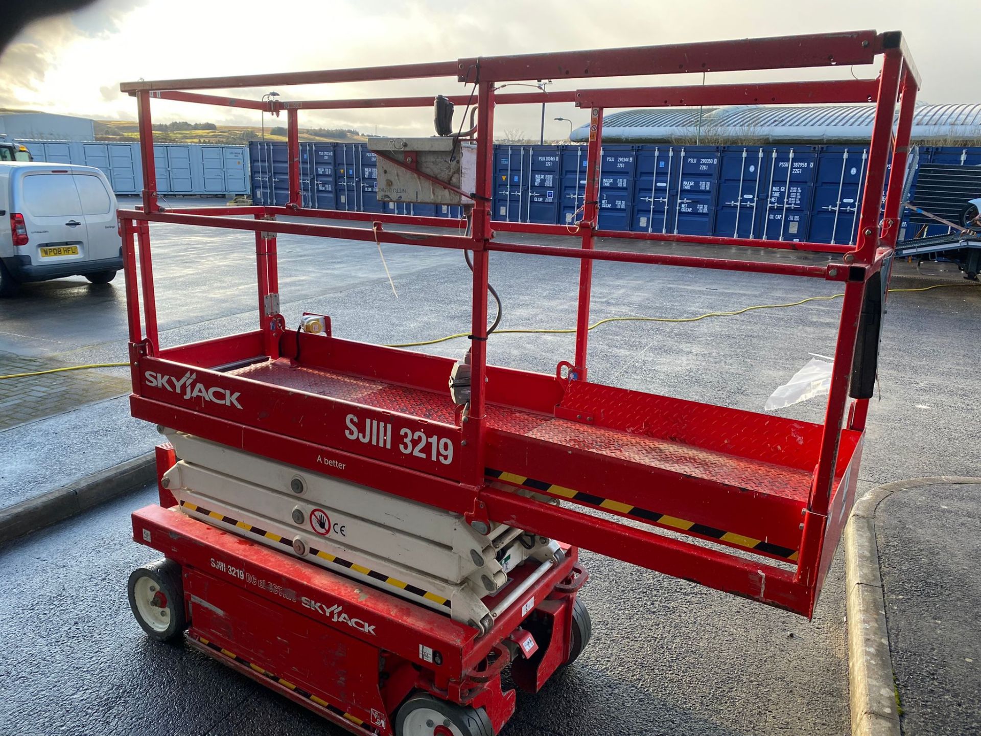 Skyjack SJIII 3219 227KG CAP MOBILE ELECTRIC SCISSOR LIFT ELEVATING WORK ACCESS PLATFORM MEWP CHERRY - Image 3 of 5