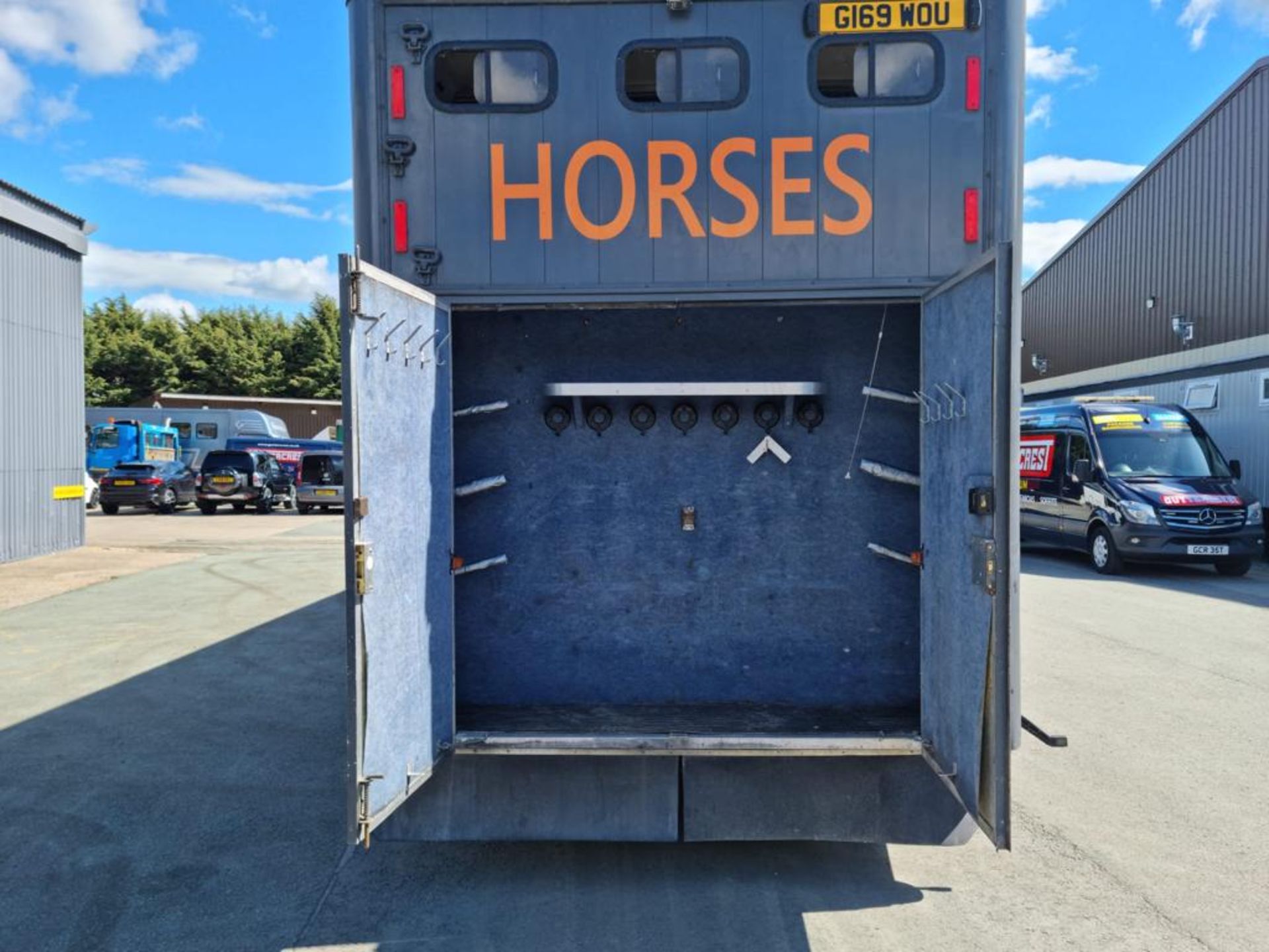 Scania 93M 210 SIX PEN 4X2 DIESEL HORSEBOX, registration no. G169 WOU, date first registered 07/ - Image 7 of 42