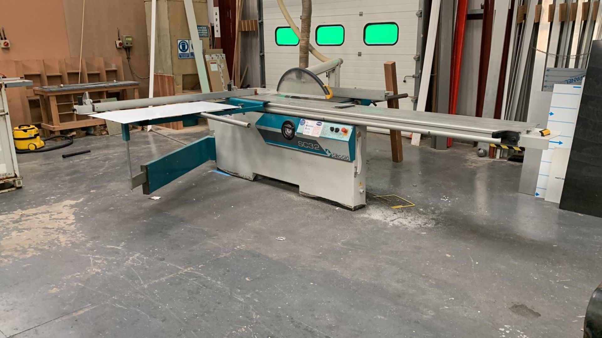 Griggio SC 32 Sliding Table Panel Saw, serial no. MC00076947, year of manufacture 2005, loading free