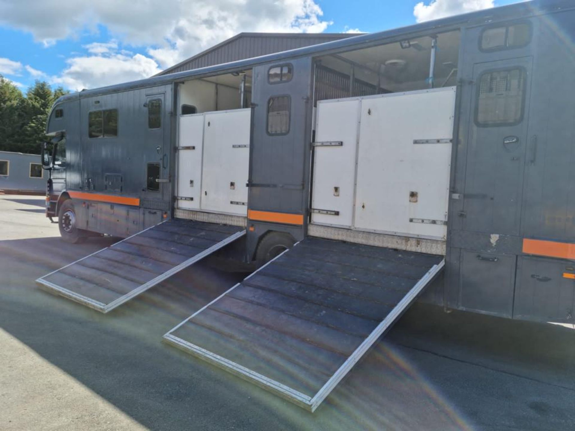 Scania 93M 210 SIX PEN 4X2 DIESEL HORSEBOX, registration no. G169 WOU, date first registered 07/ - Image 13 of 42