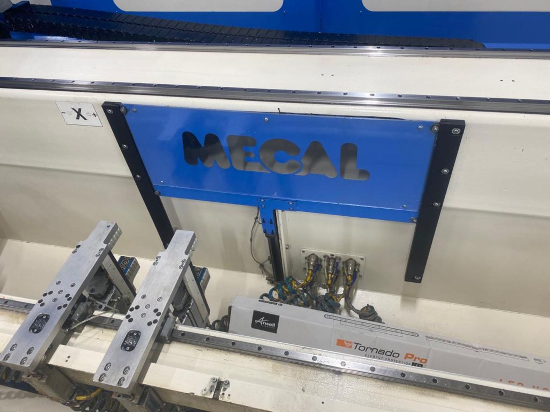 Mecal MC 305 Fat FOUR AXIS CNC ALUMINIUM PROFILE MACHINE CENTRE, serial no. 9906133, year of - Image 11 of 15